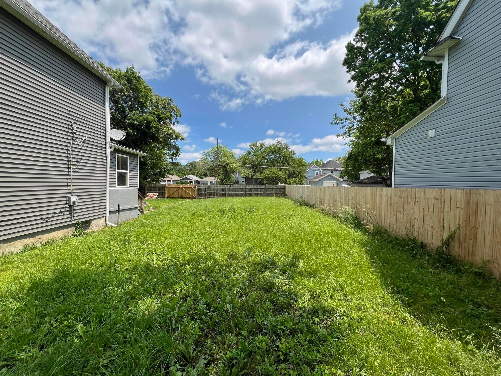 250 W Park Avenue Property Photo 2
