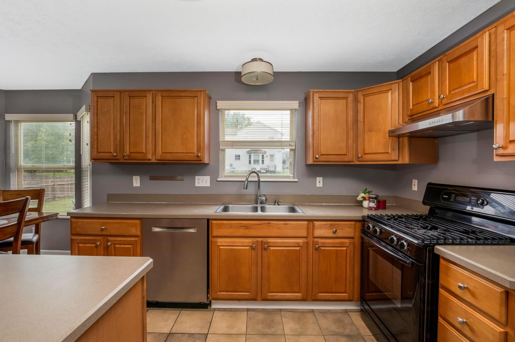 652 Thatch Street Property Photo 12