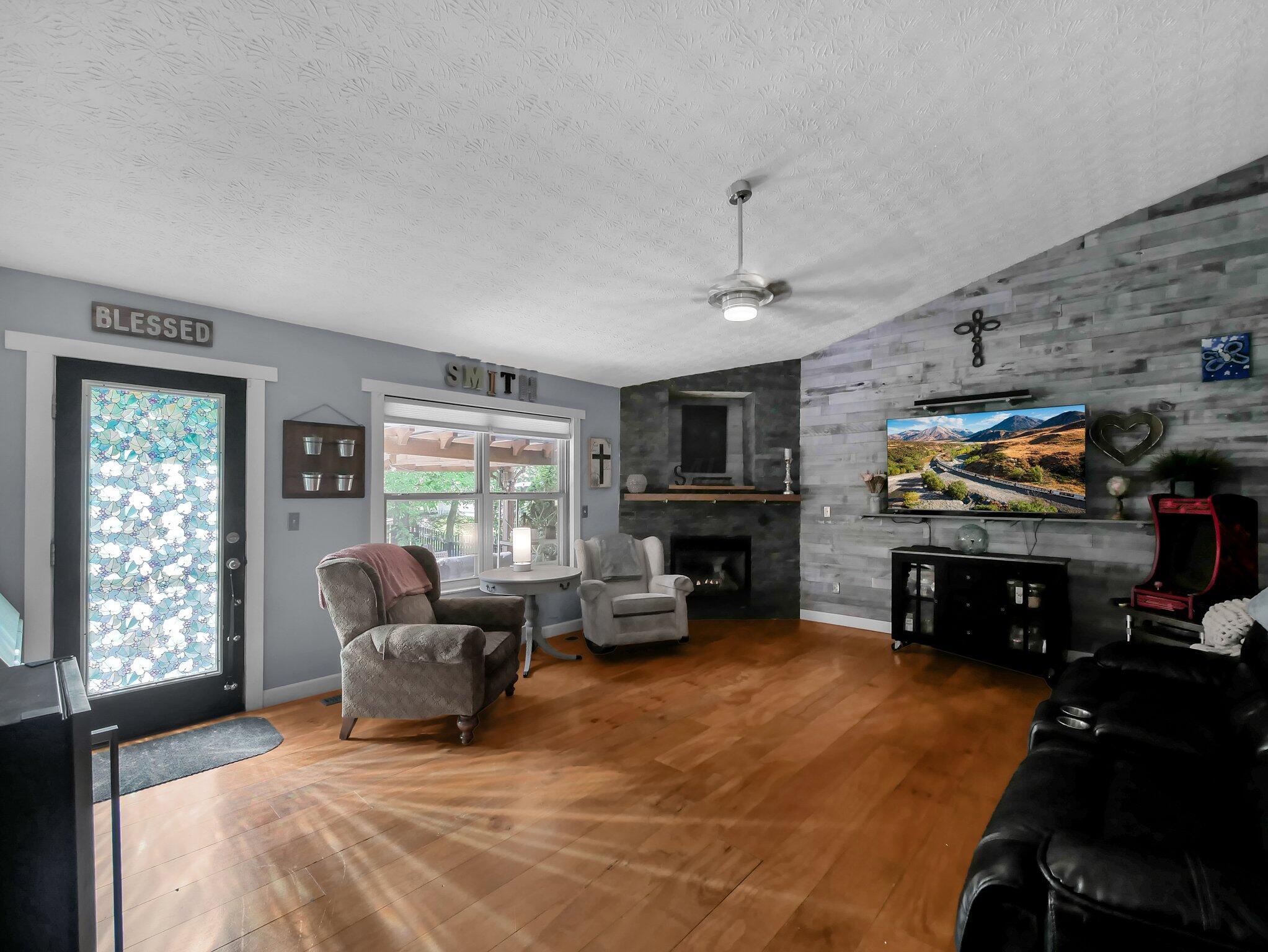 3027 Landen Farm Road W Property Photo 6