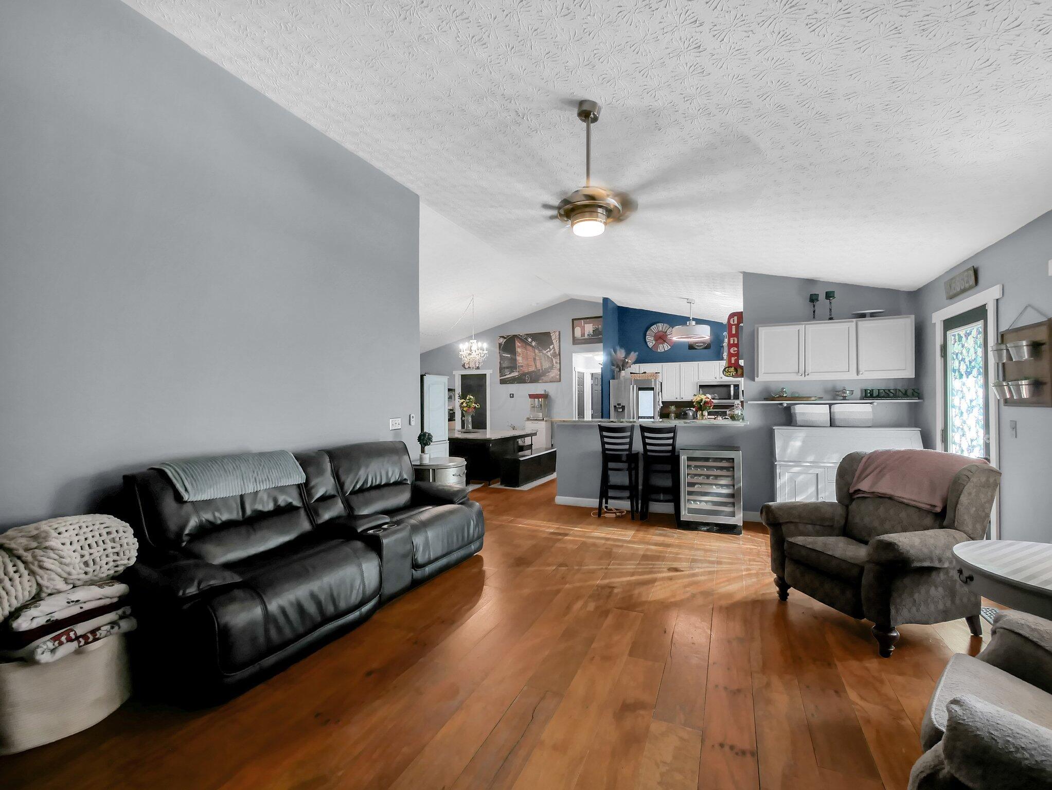 3027 Landen Farm Road W Property Photo 7