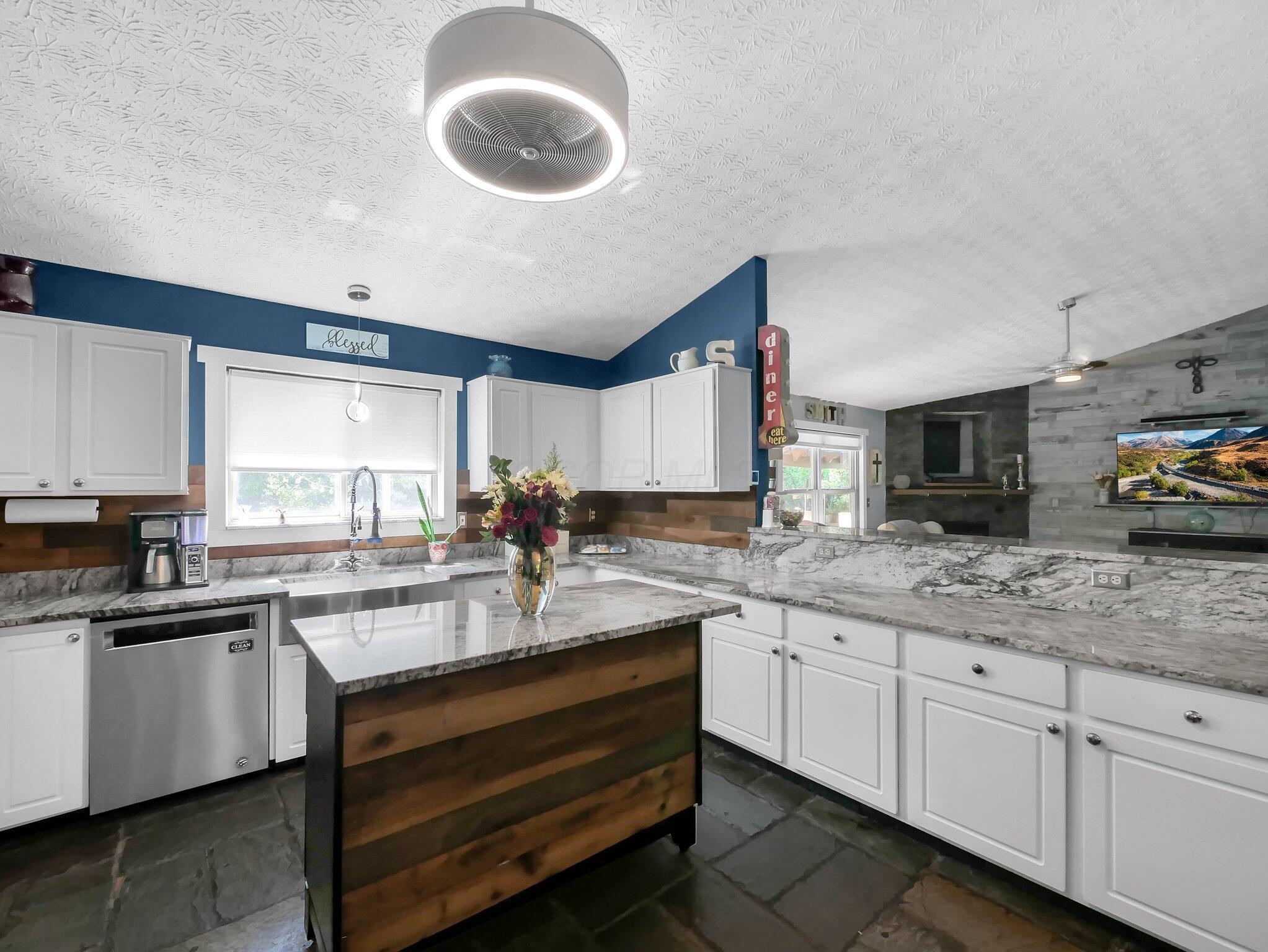 3027 Landen Farm Road W Property Photo 9