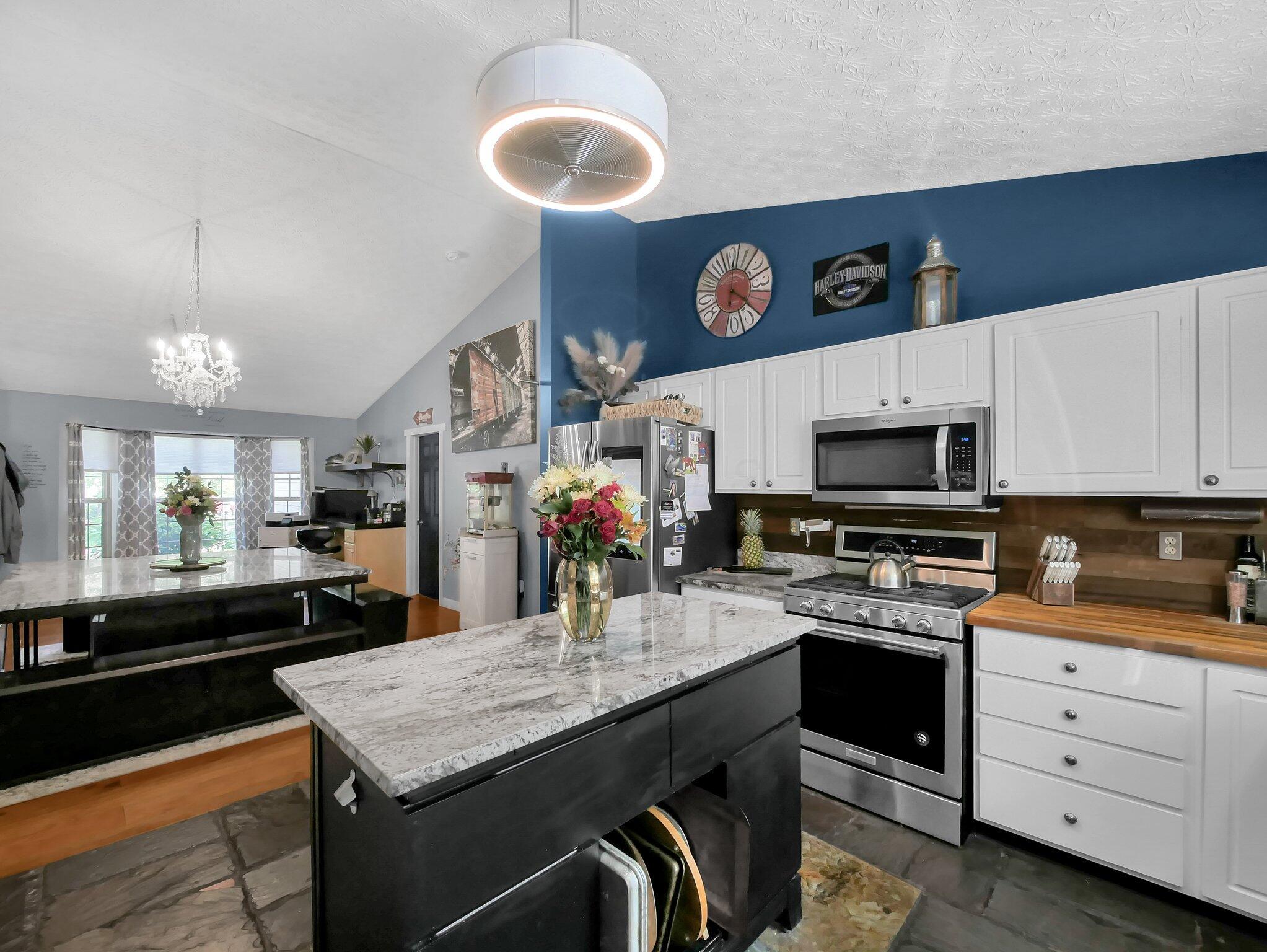 3027 Landen Farm Road W Property Photo 10