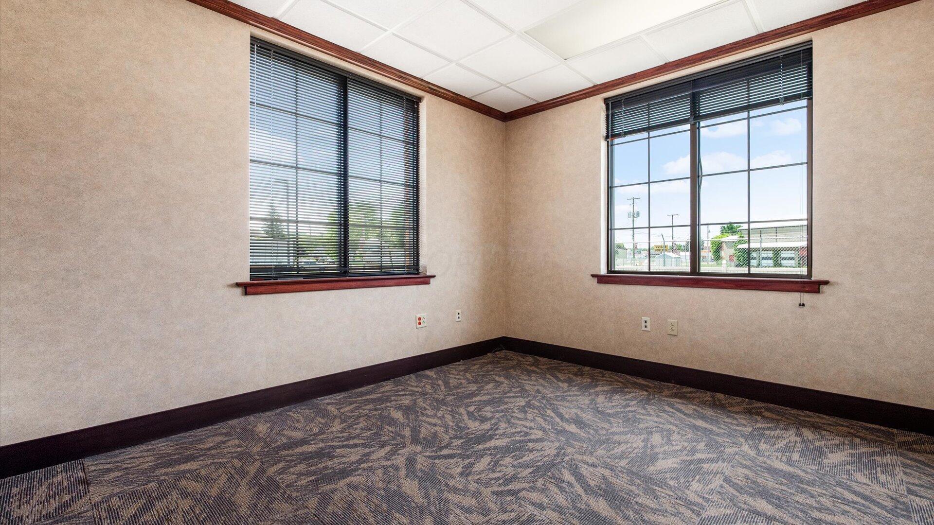 220 E State Street Property Photo 5