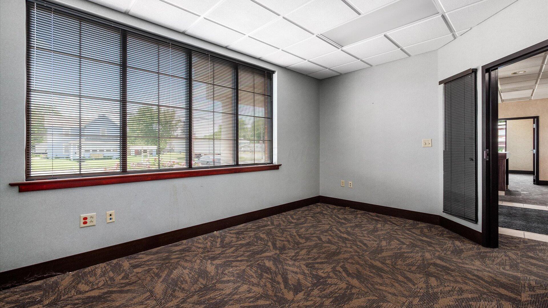 220 E State Street Property Photo 10