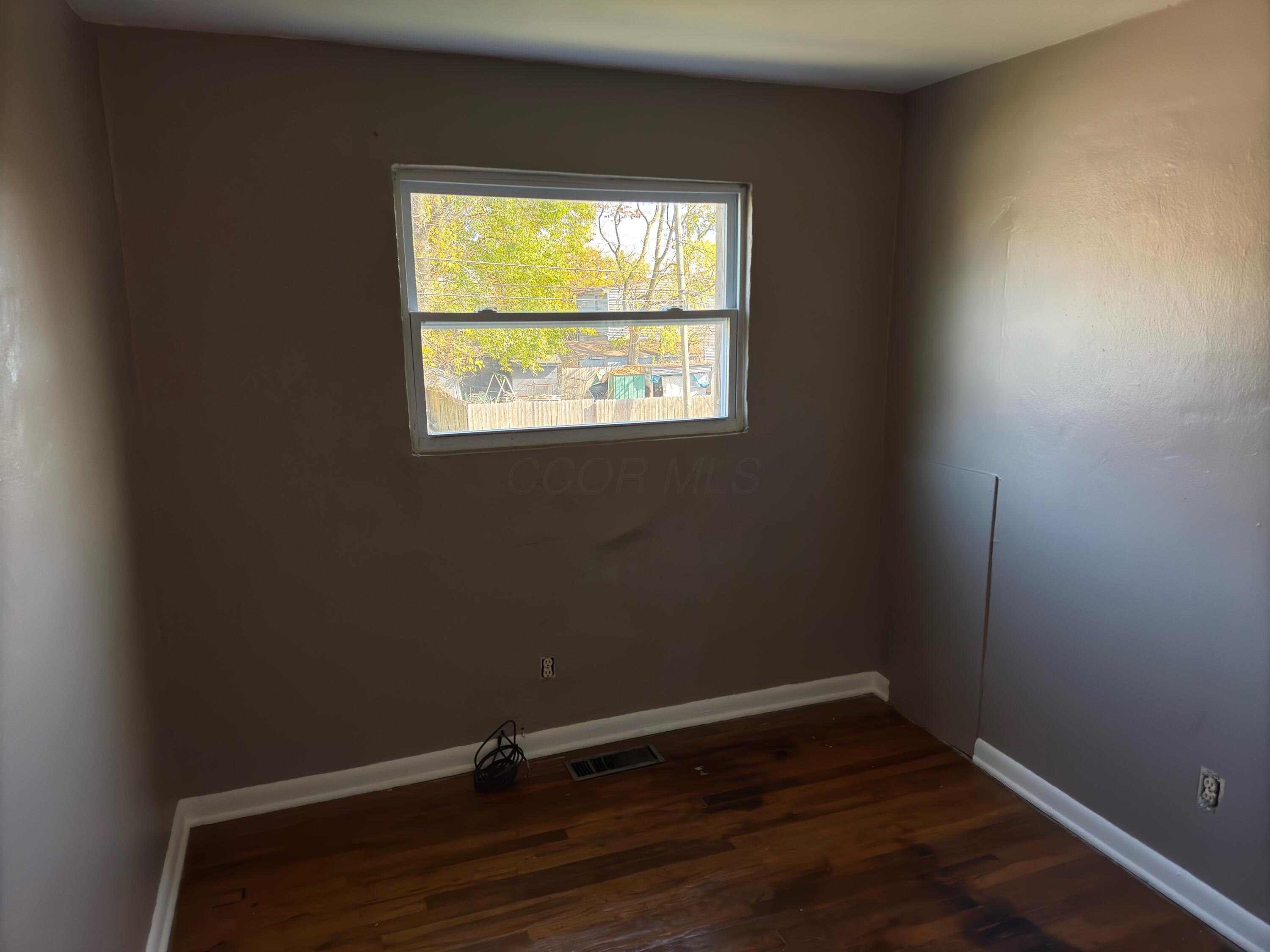 442-446 S Yale Avenue Property Photo 6