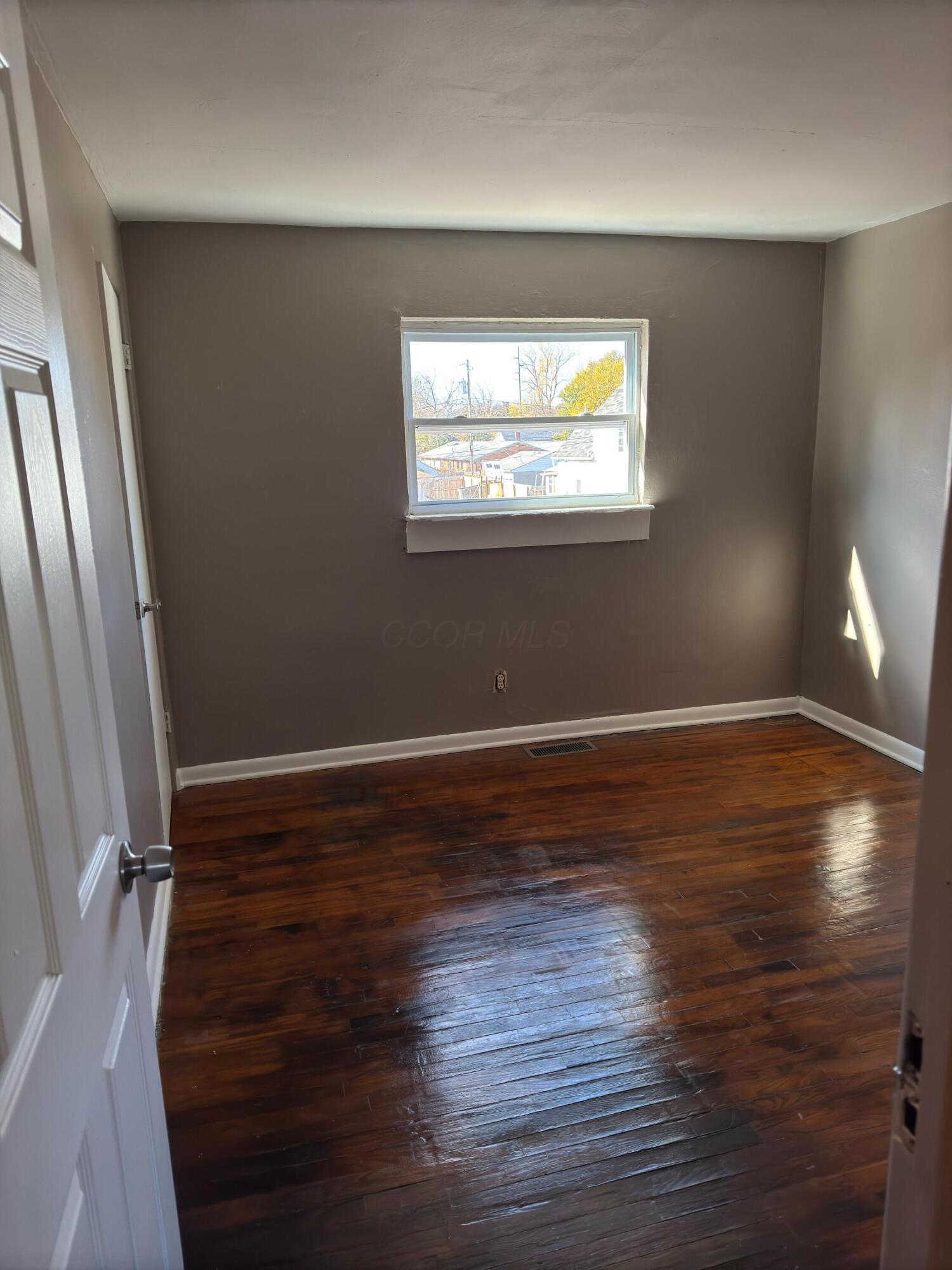 442-446 S Yale Avenue Property Photo 8