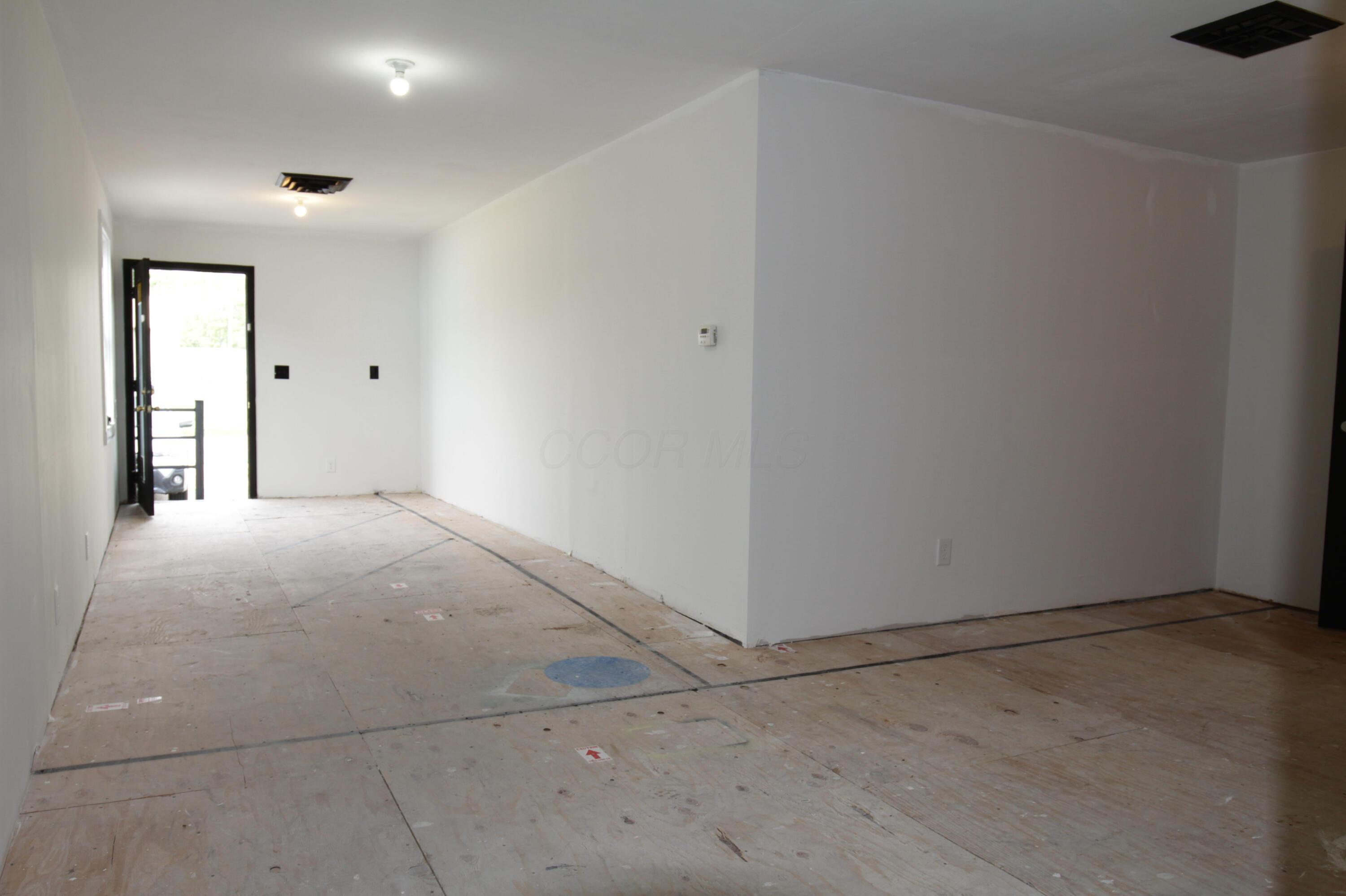 341 W Church St Street Property Photo 7