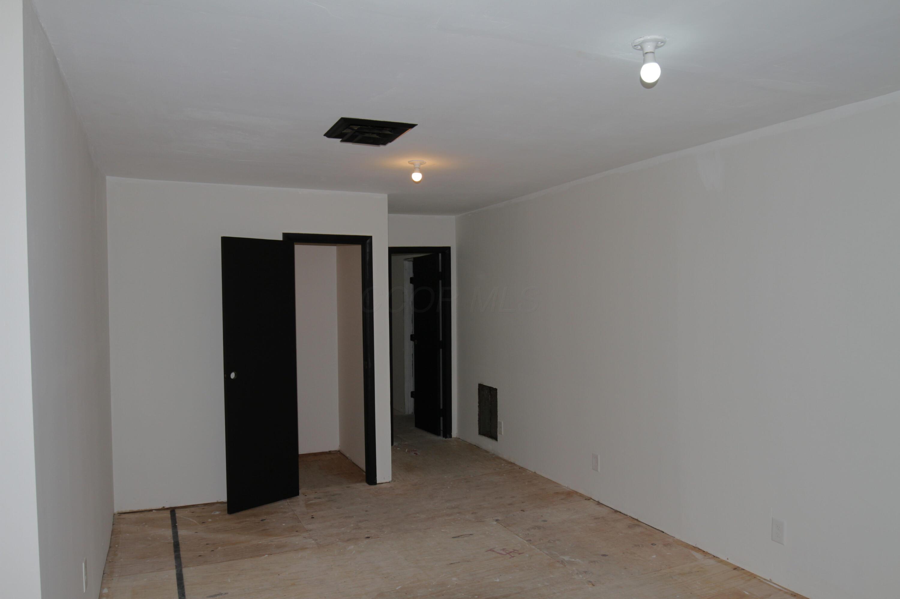 341 W Church St Street Property Photo 8