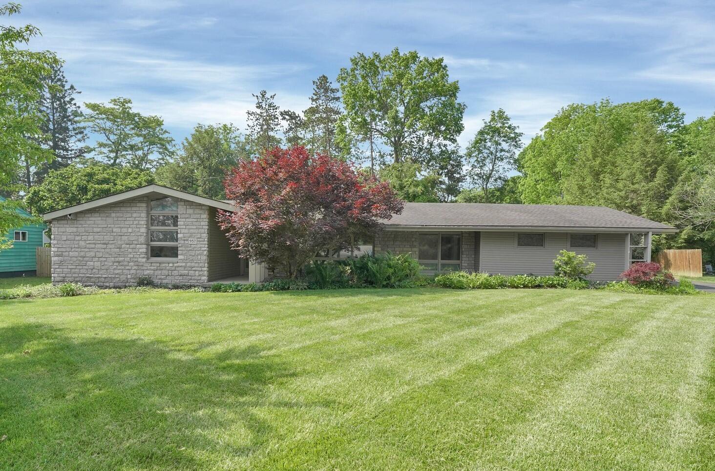 957 Sharon View Drive Property Photo 1