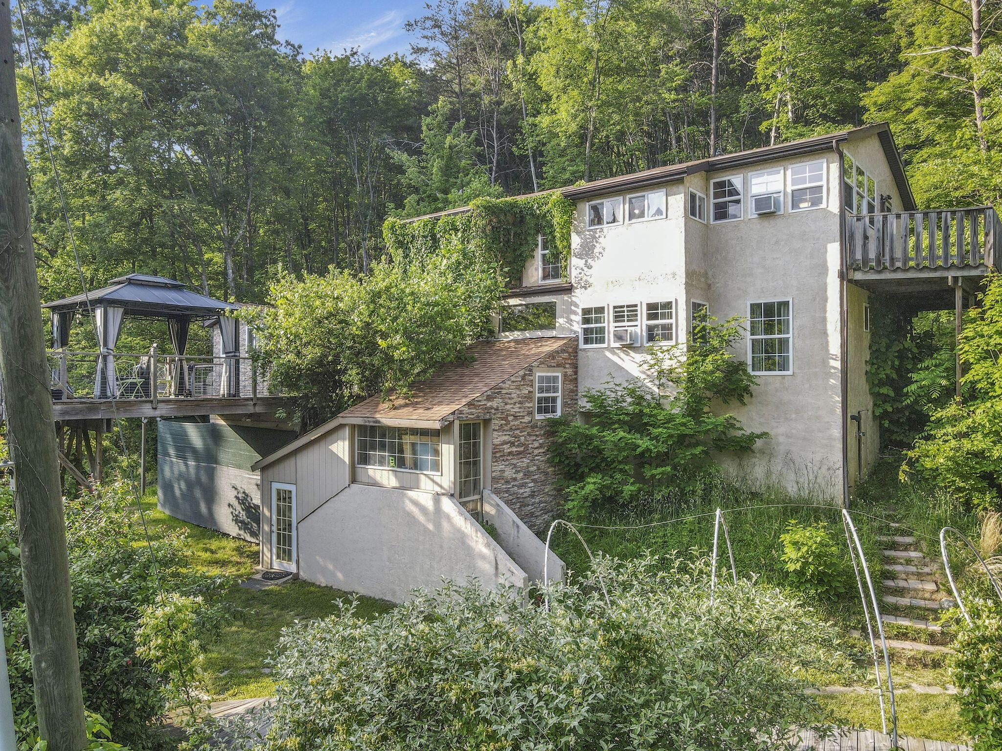 11097 Frasure Helber Road Property Photo 1