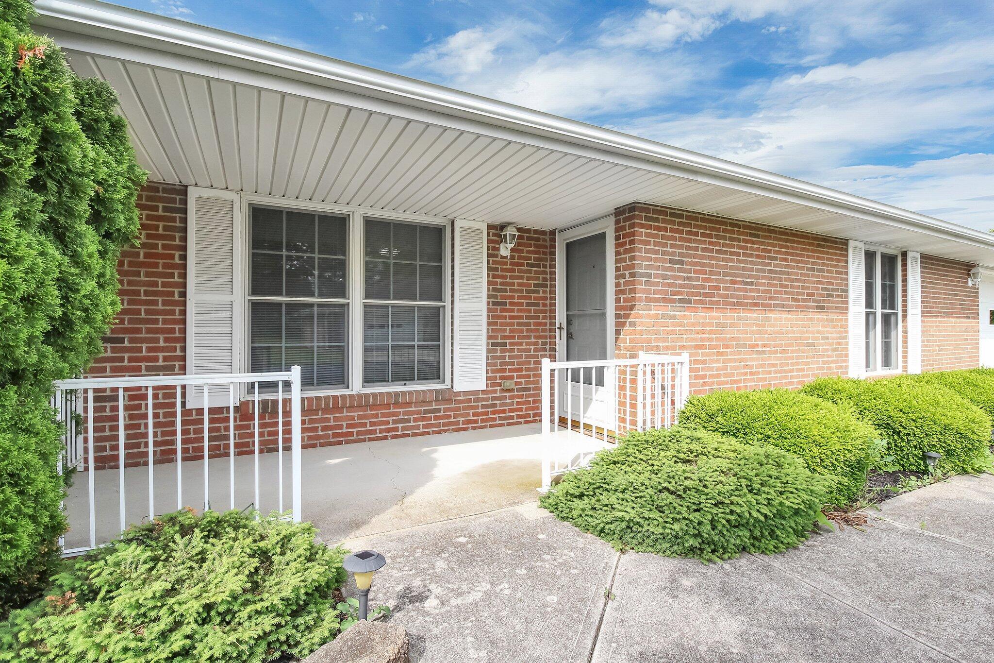 106 Kings Way Property Photo 2