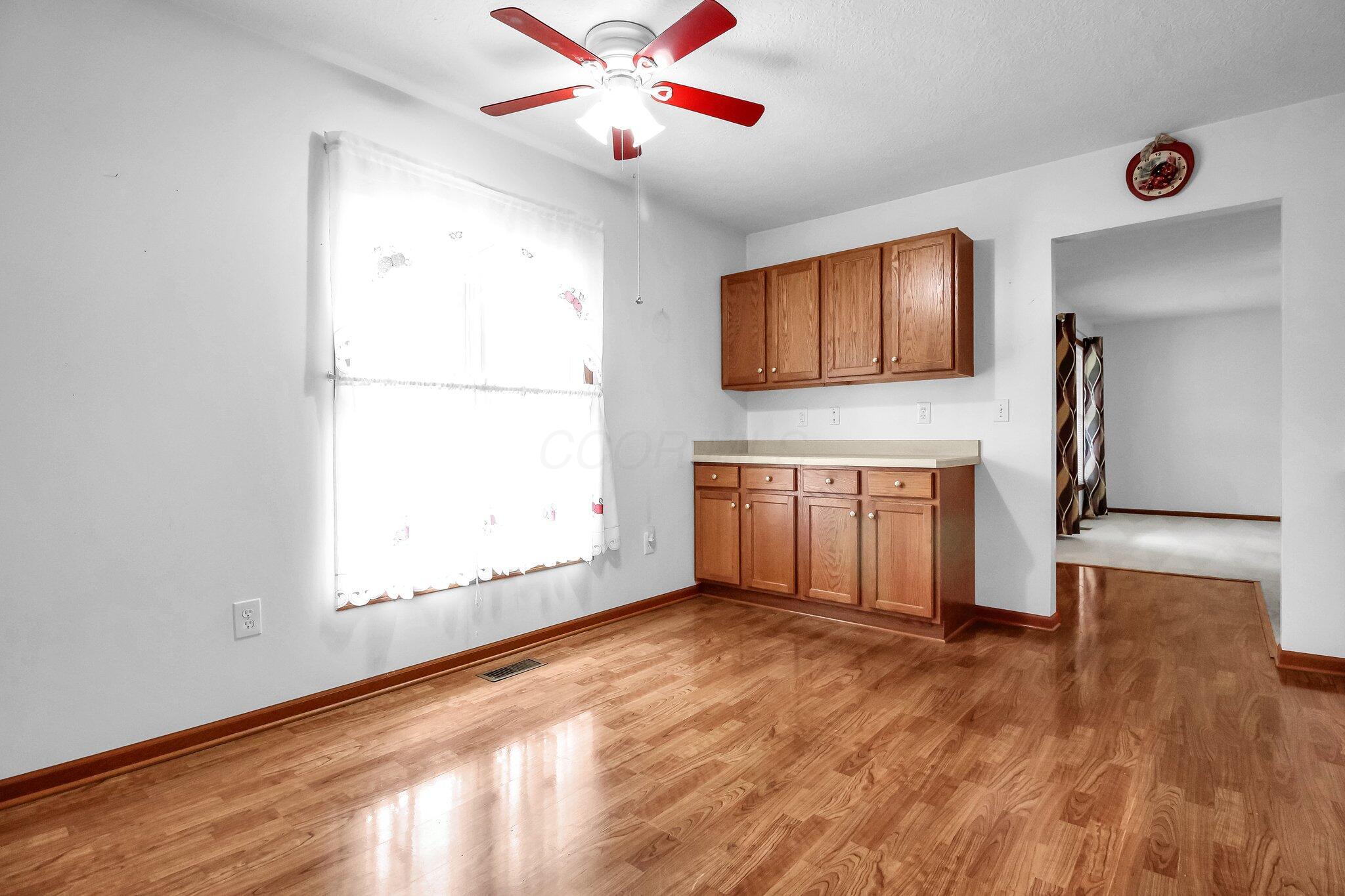 106 Kings Way Property Photo 4