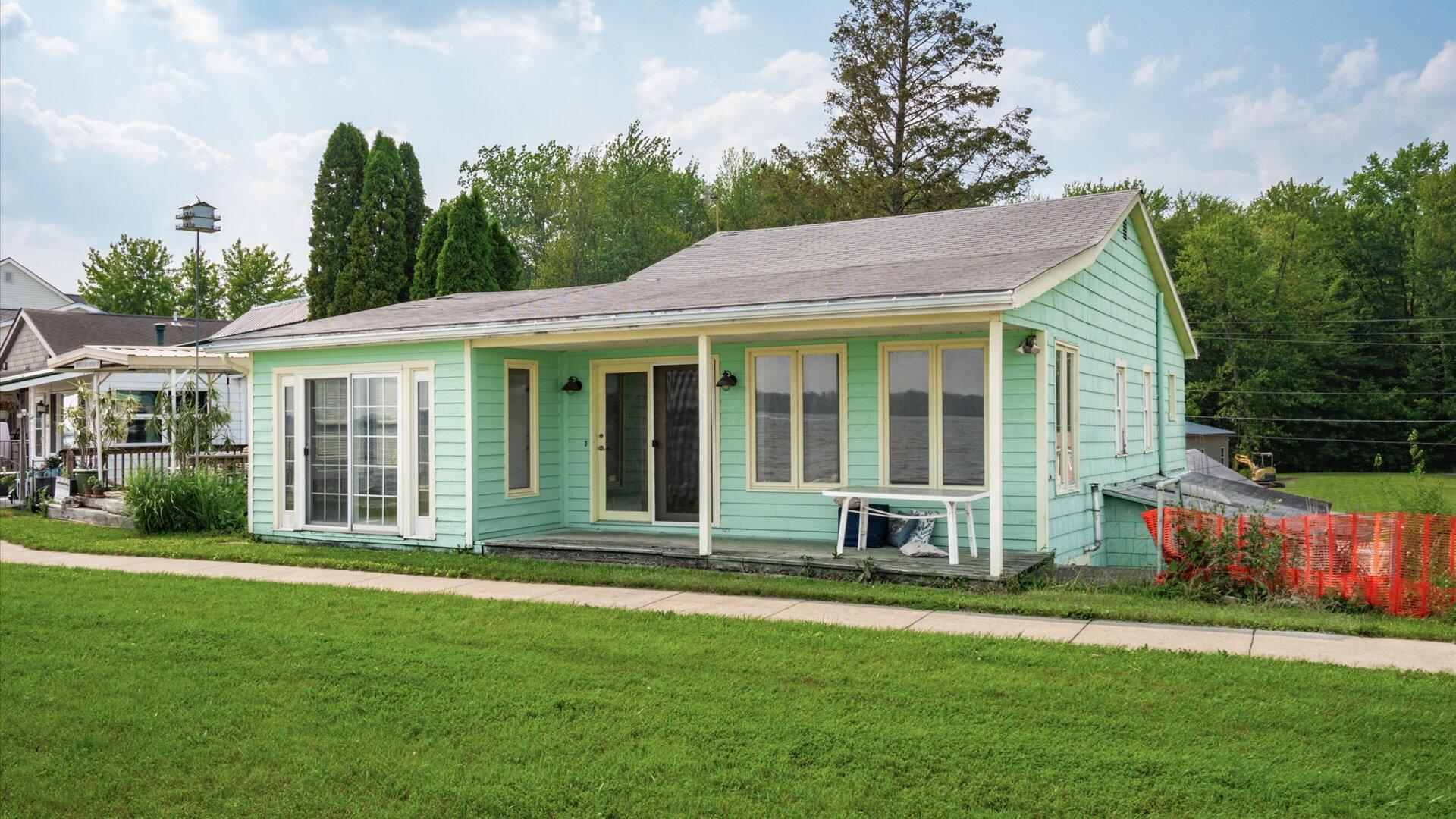 4119 North Bank Road Ne Property Photo 1