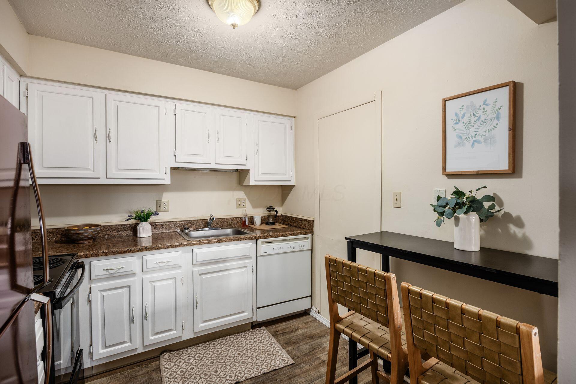 1530 Slade Avenue, 101 Property Photo 18