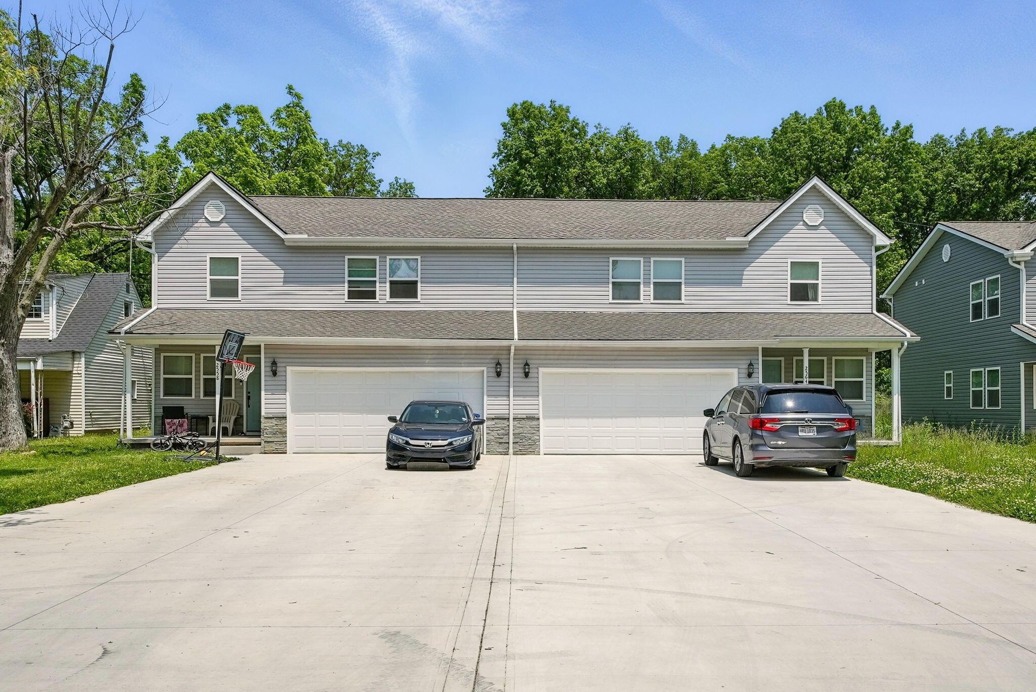 2558-2564 Clybourne Road Property Photo