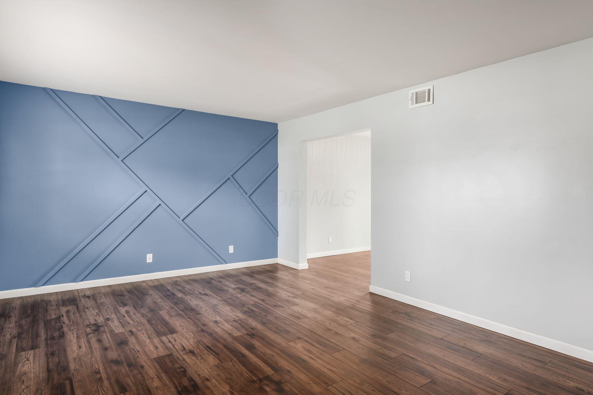 5186 Meadowbrook Drive Property Photo 6