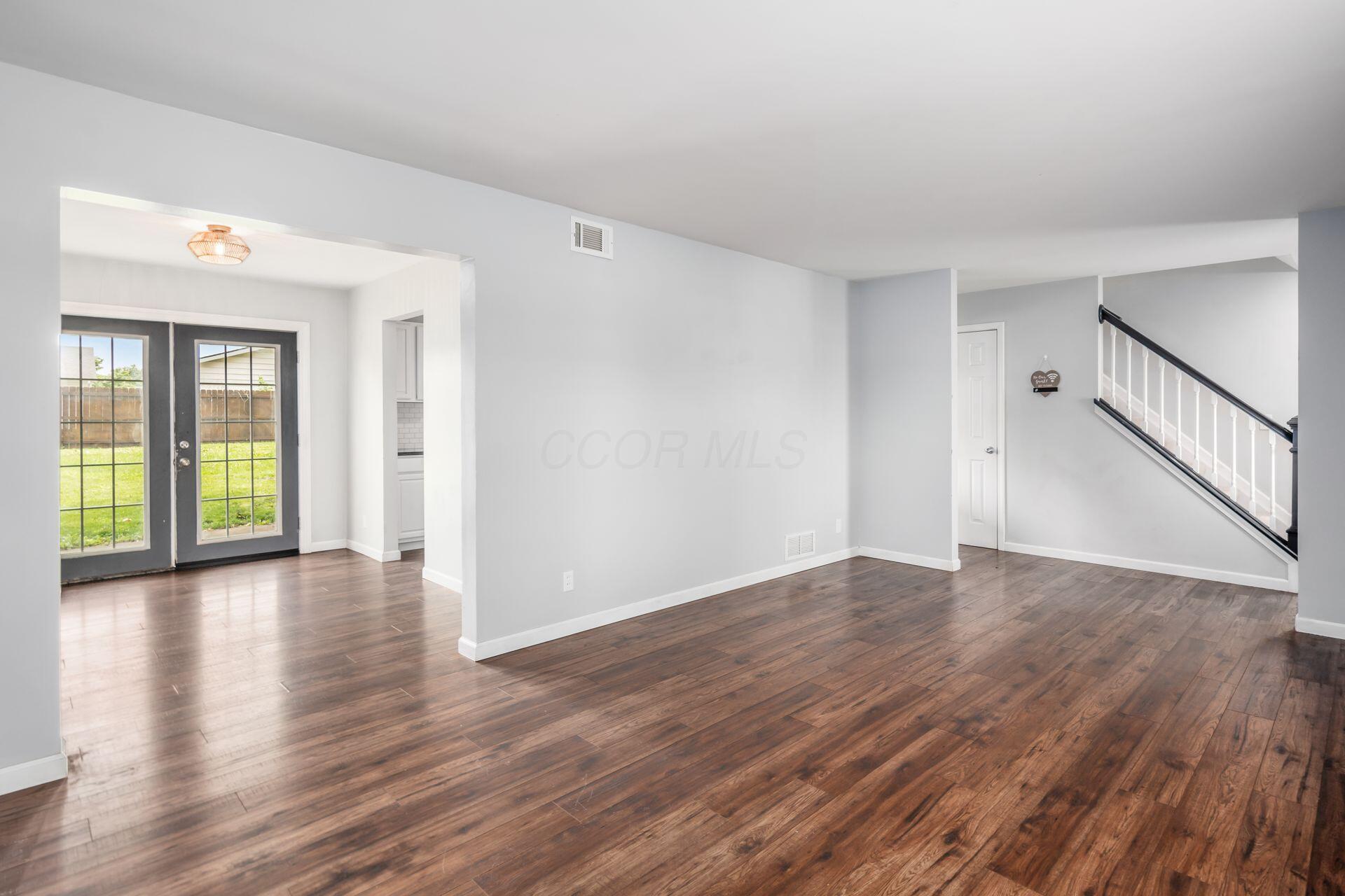 5186 Meadowbrook Drive Property Photo 10
