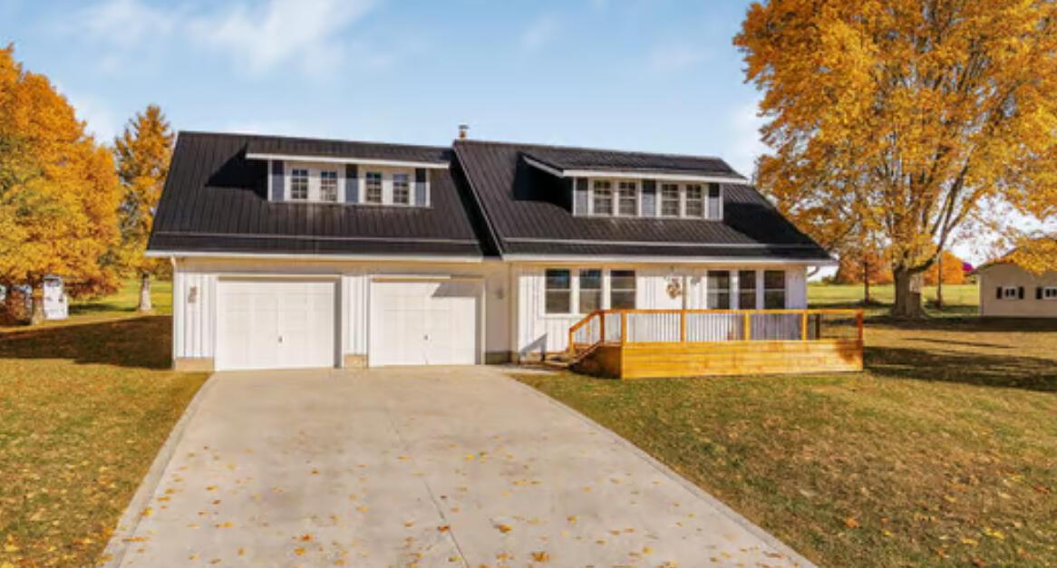 459 Lakeshore Drive E Property Photo 1