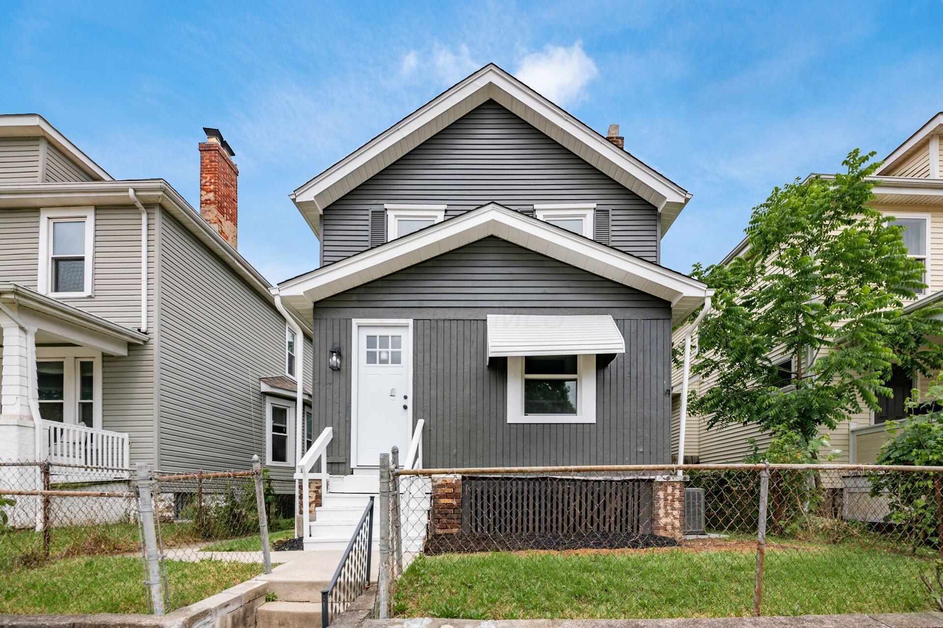 960 Carpenter Street Property Photo 1