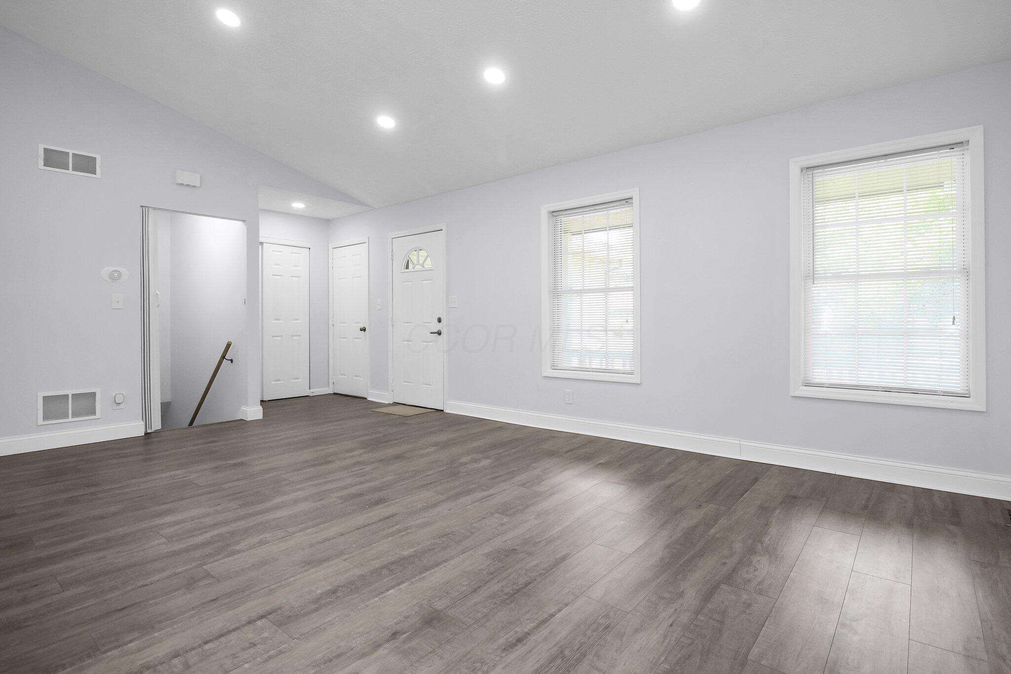 3199 Curtis Knoll Drive Property Photo 6