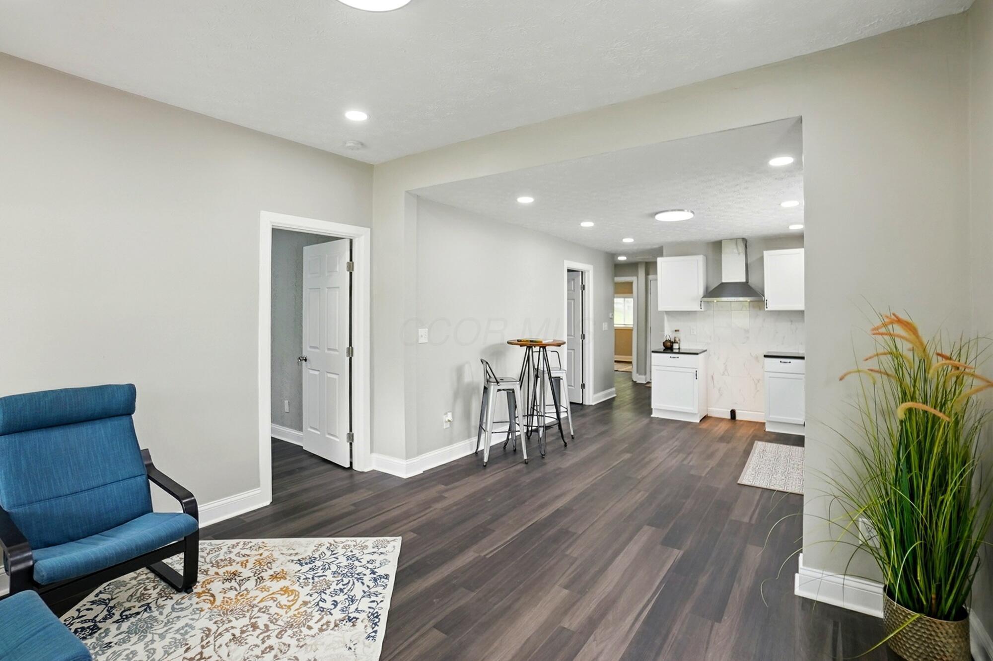 2718 Lagonda Avenue Property Photo 6