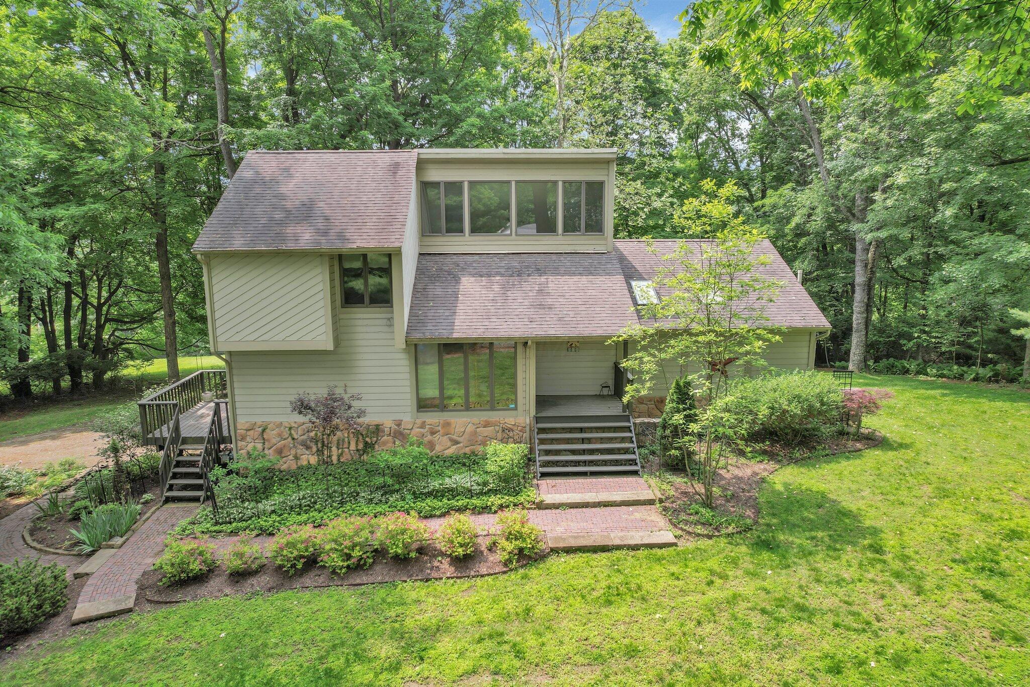 211 Pembroke Lane Property Photo 1