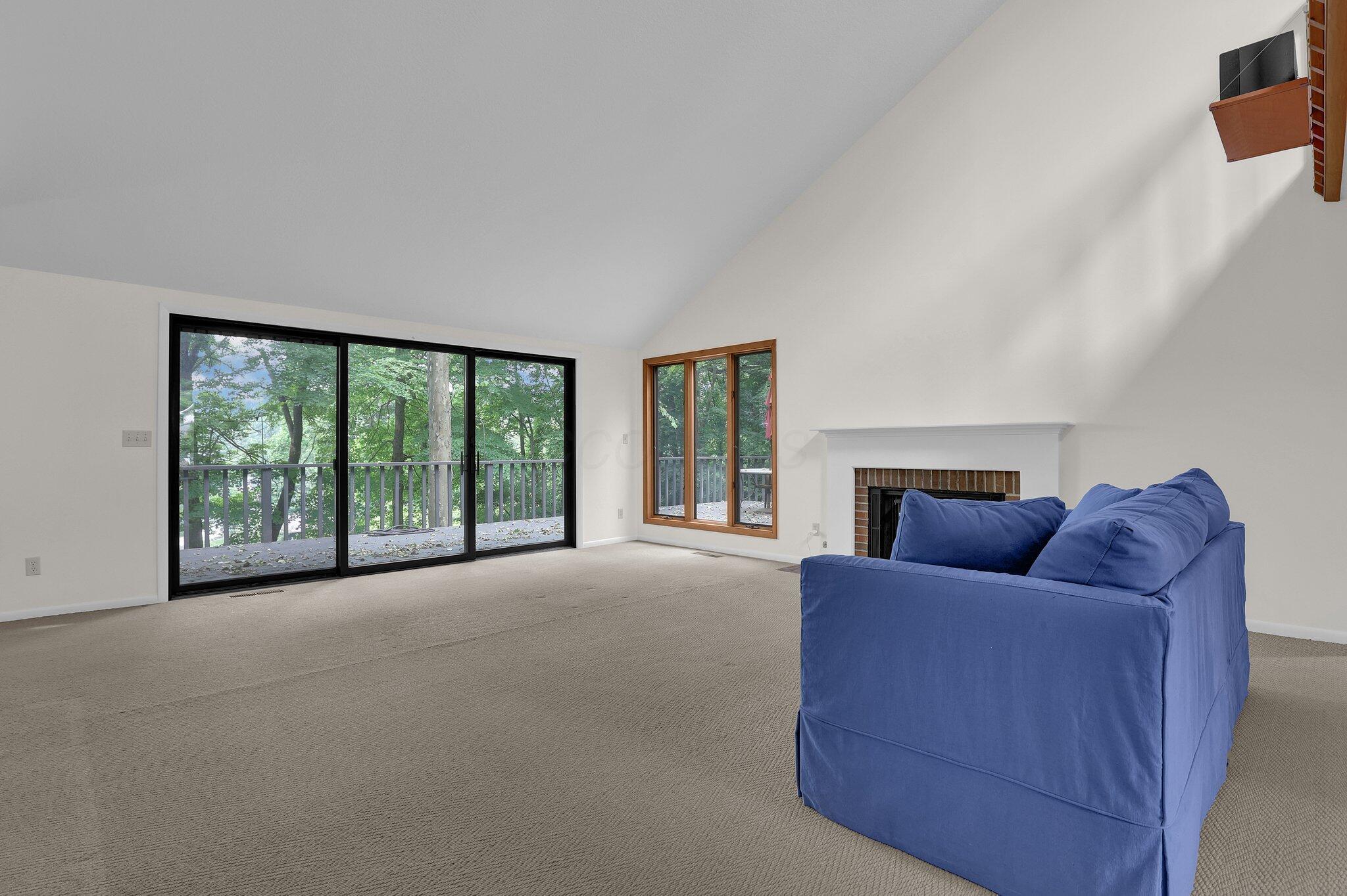 211 Pembroke Lane Property Photo 8