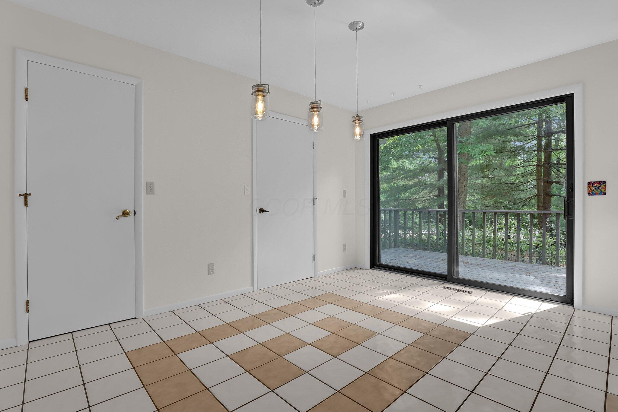 211 Pembroke Lane Property Photo 12