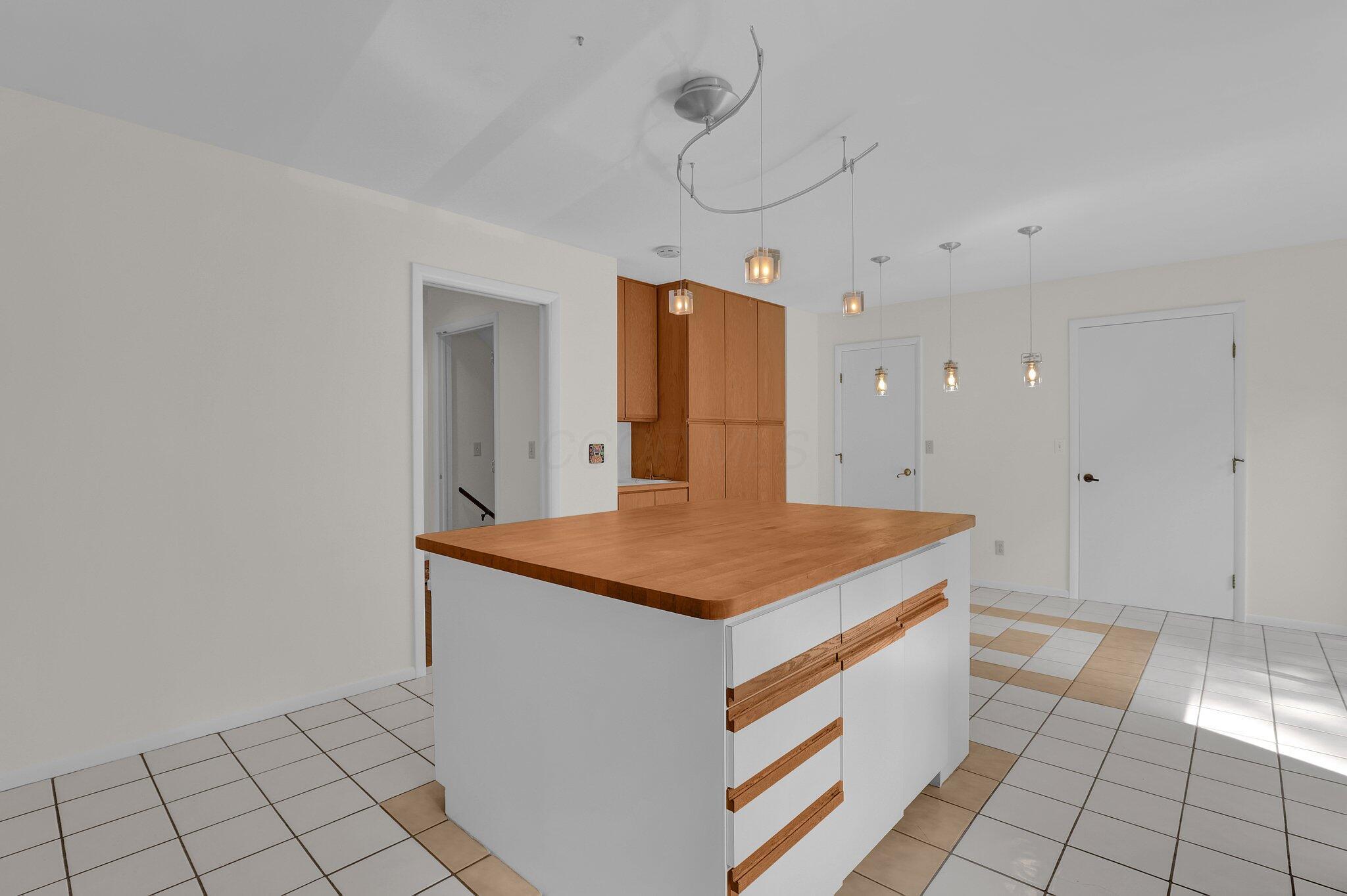 211 Pembroke Lane Property Photo 15