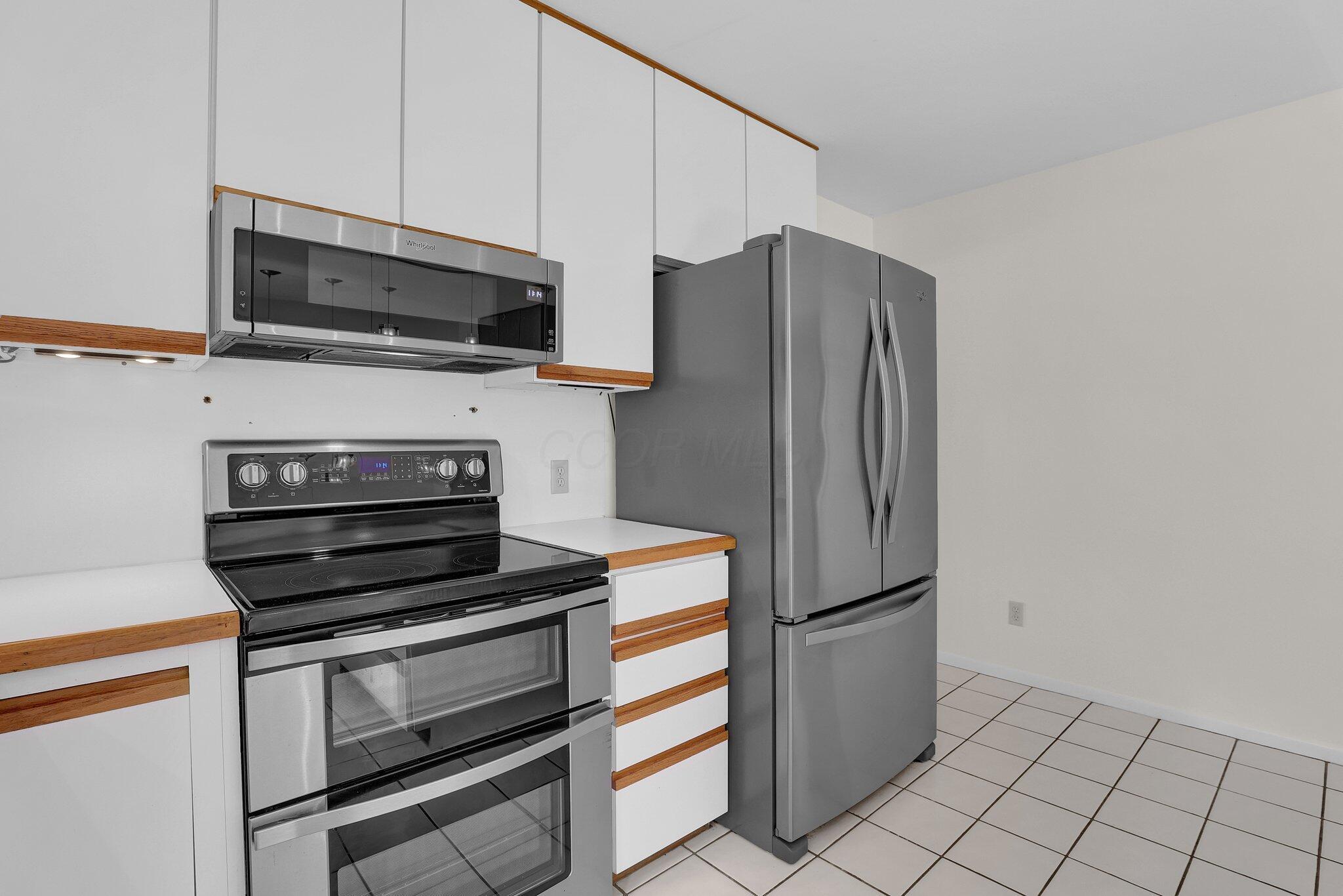 211 Pembroke Lane Property Photo 17