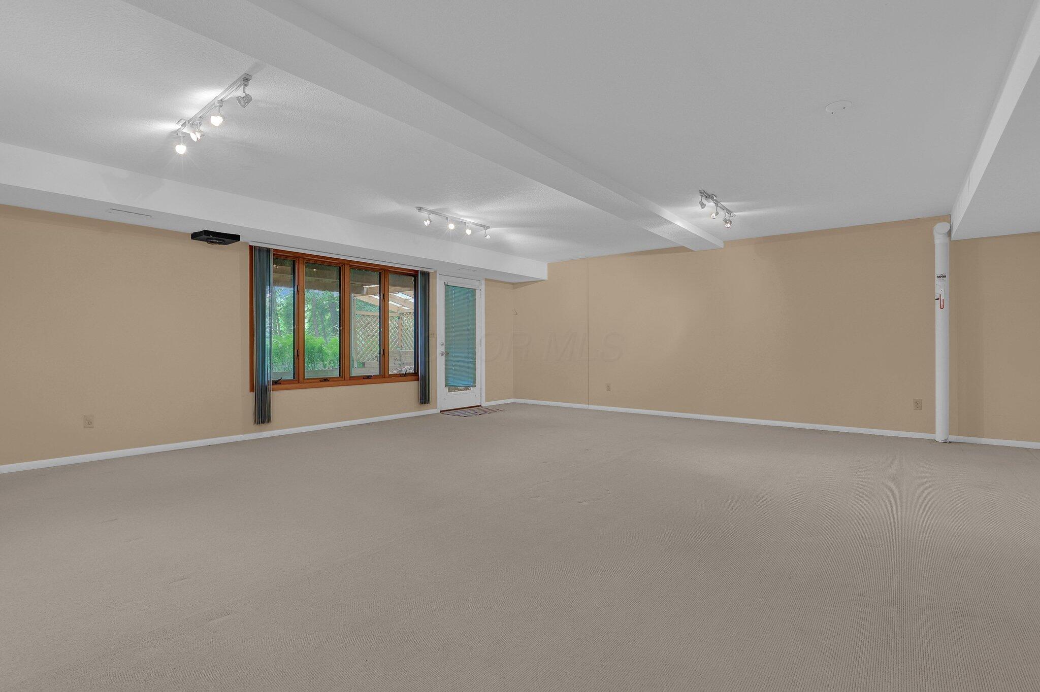 211 Pembroke Lane Property Photo 28