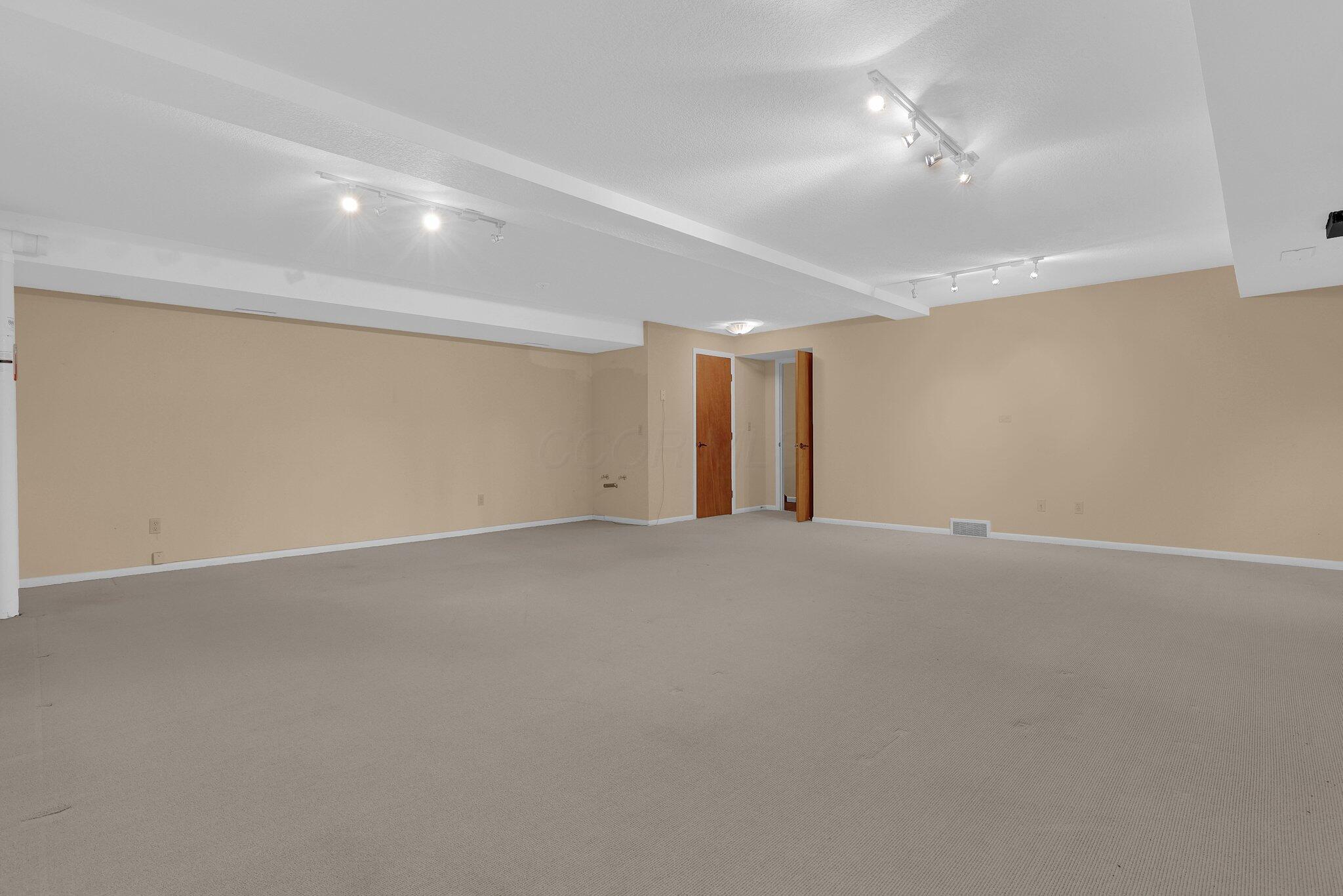211 Pembroke Lane Property Photo 29