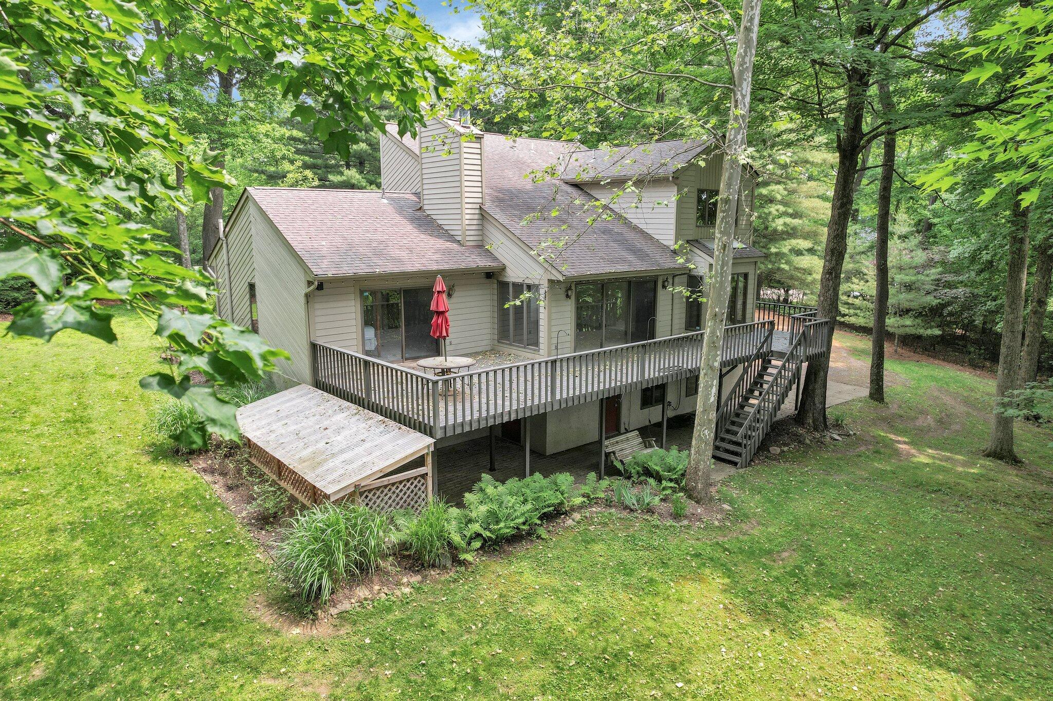 211 Pembroke Lane Property Photo 35