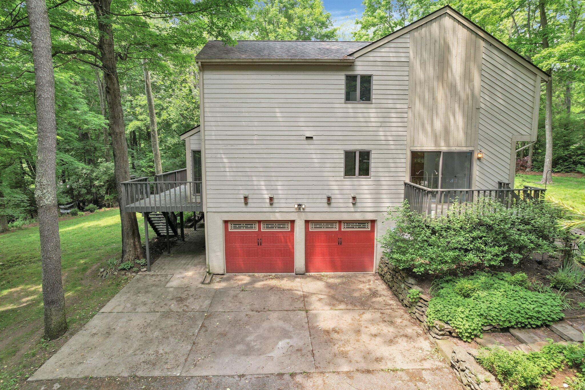 211 Pembroke Lane Property Photo 37