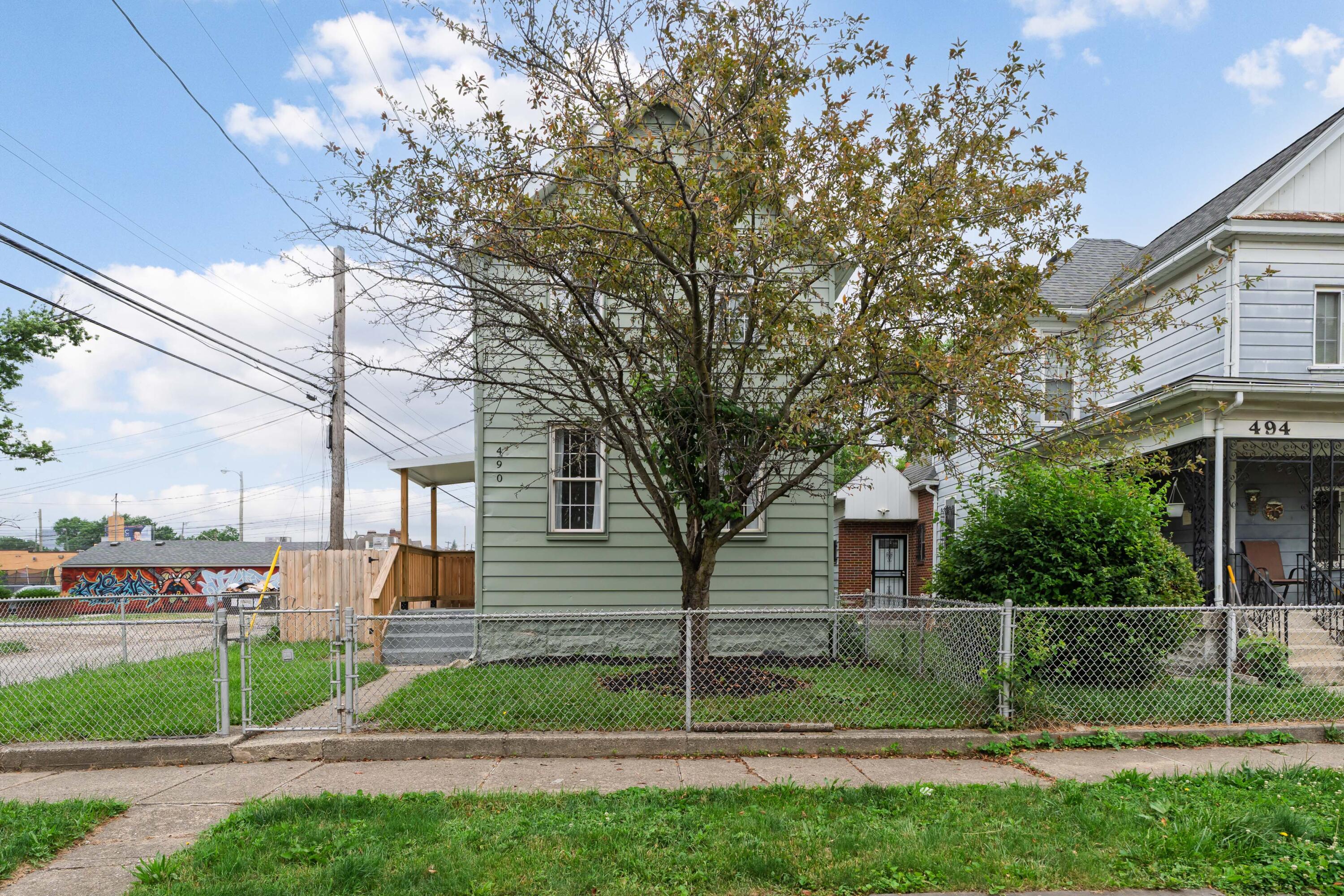 490 E Mithoff Street Property Photo 2