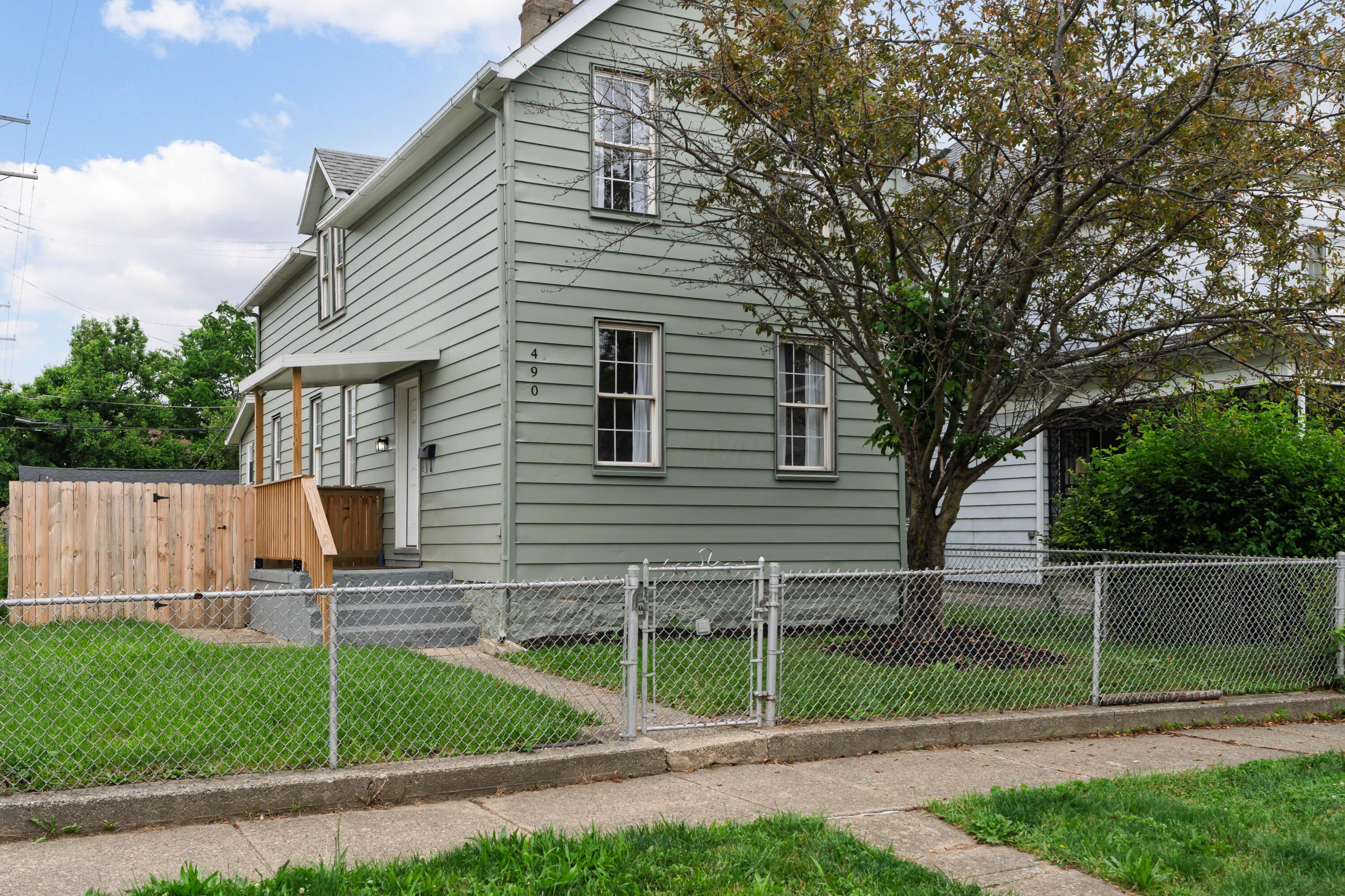 490 E Mithoff Street Property Photo 3