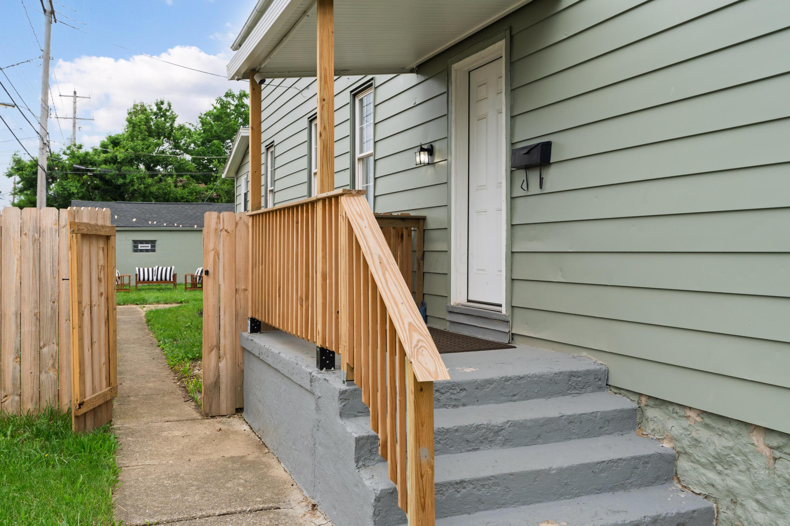 490 E Mithoff Street Property Photo 4