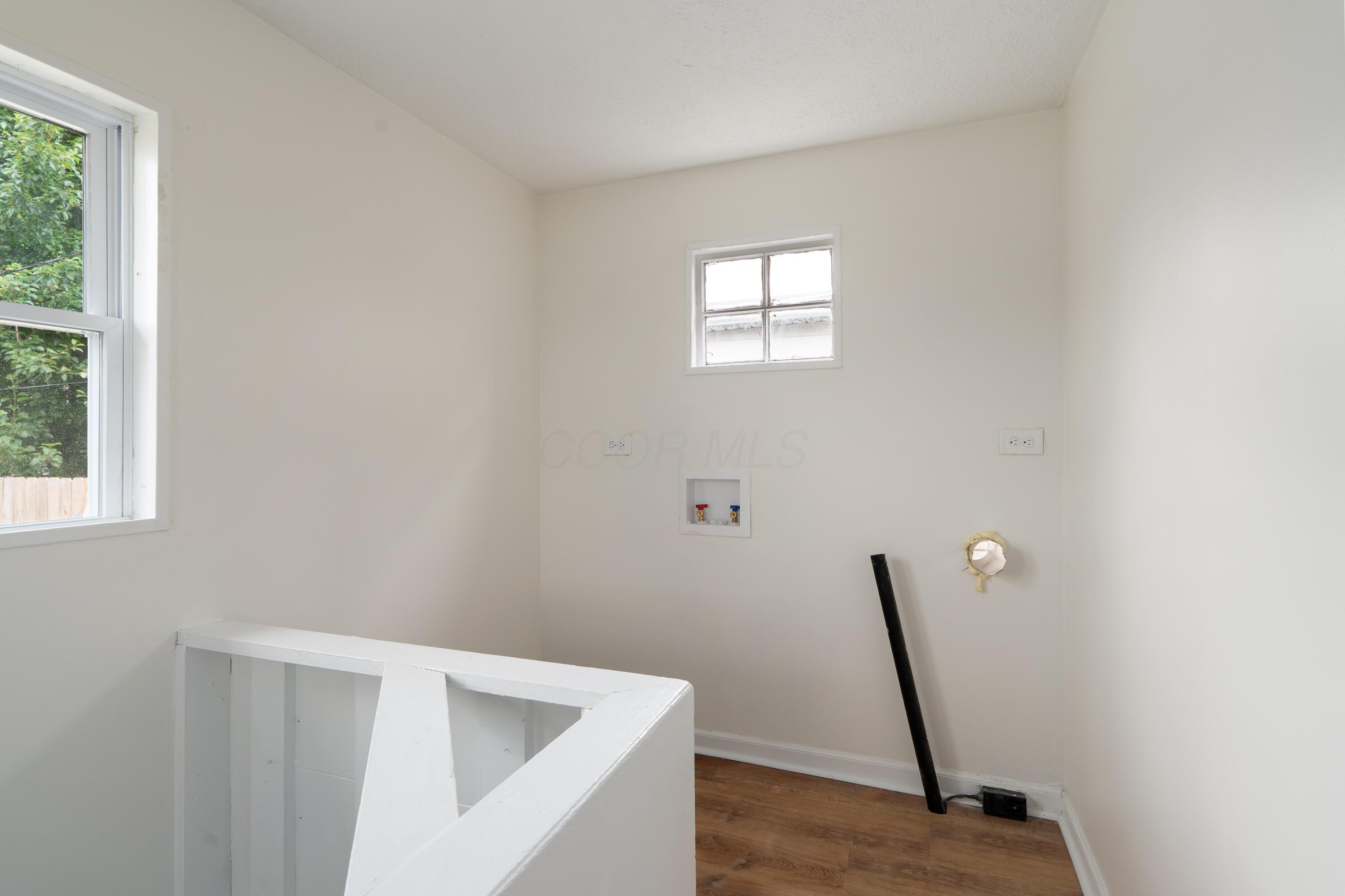490 E Mithoff Street Property Photo 15