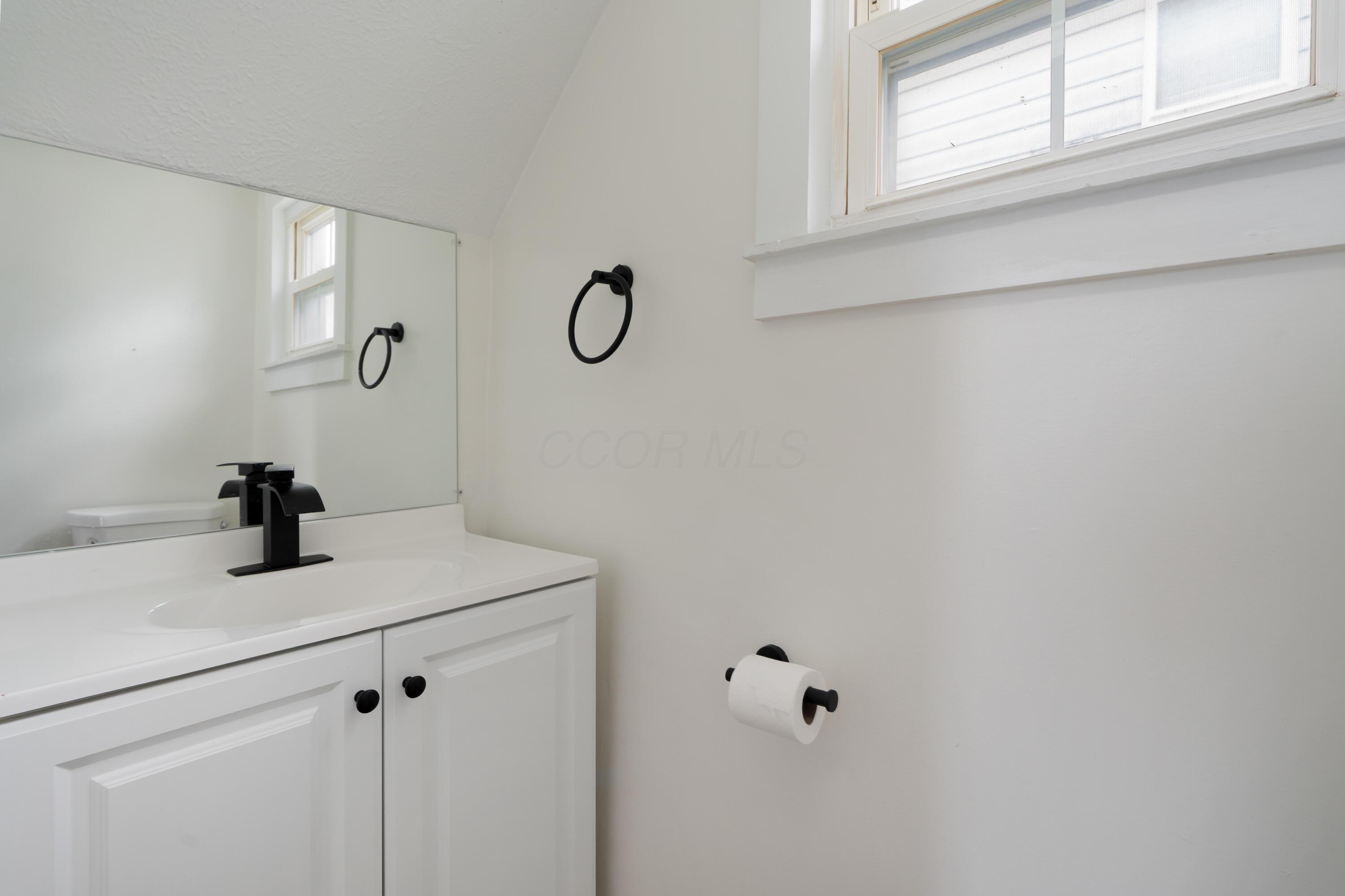 490 E Mithoff Street Property Photo 16