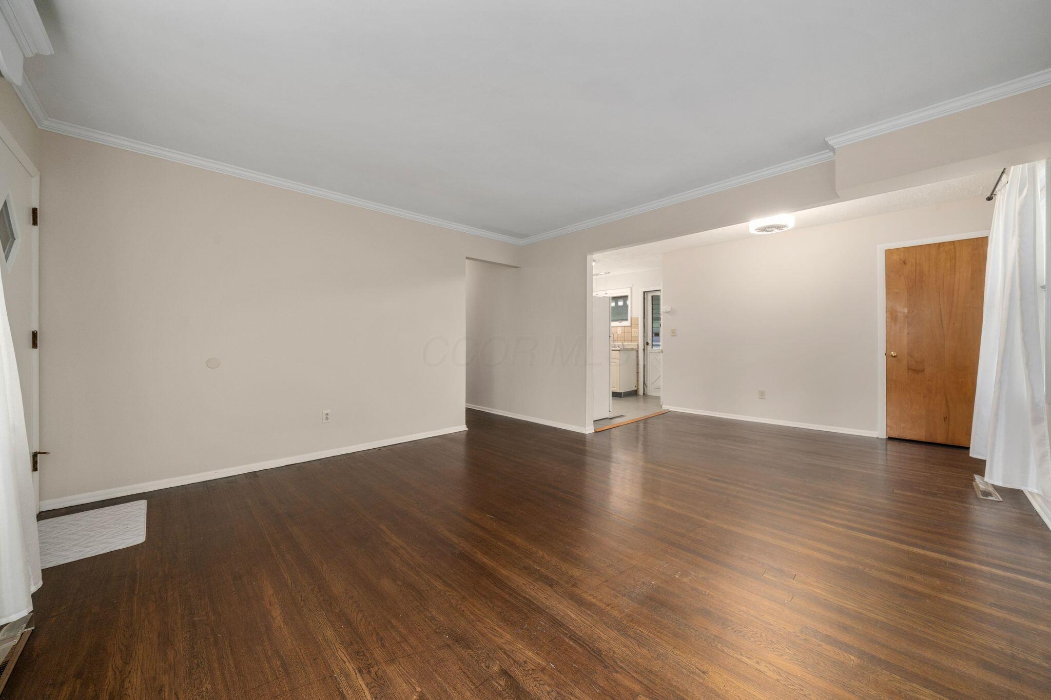 992 S Hague Avenue Property Photo 6