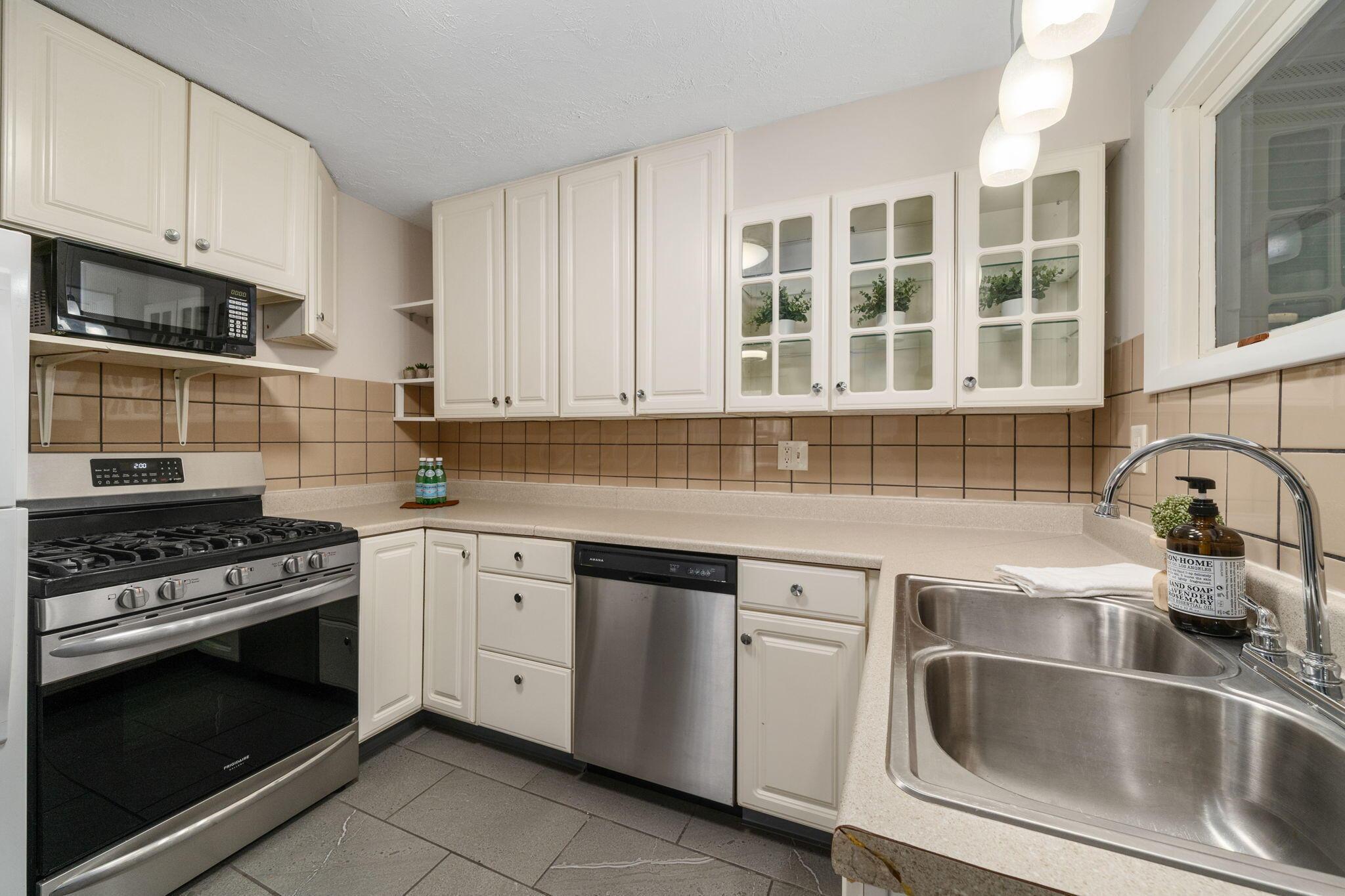 992 S Hague Avenue Property Photo 15