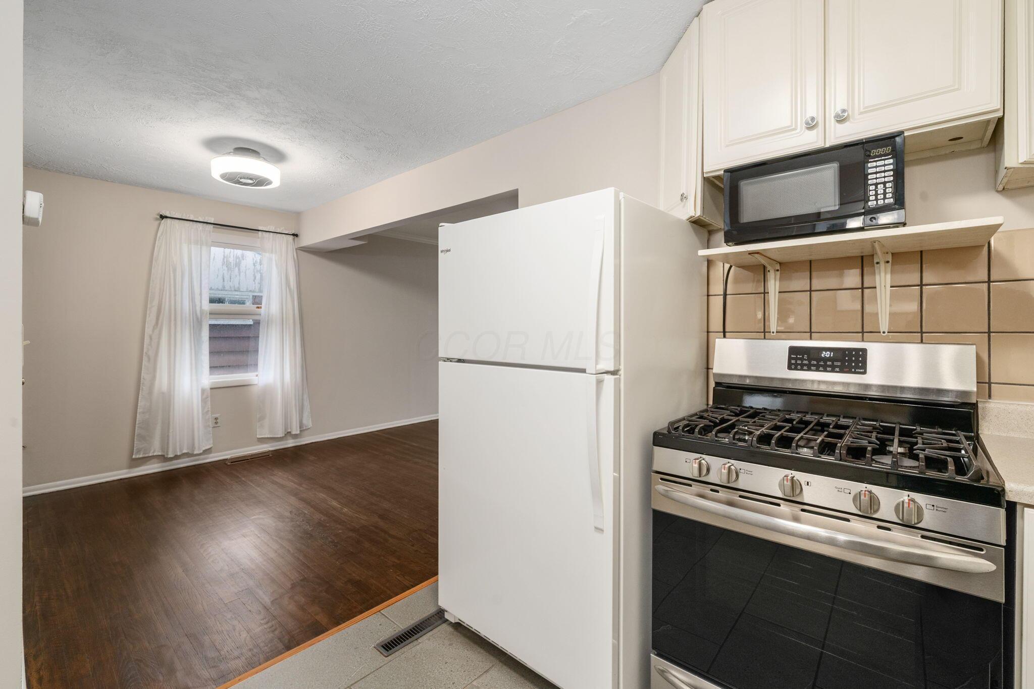 992 S Hague Avenue Property Photo 18