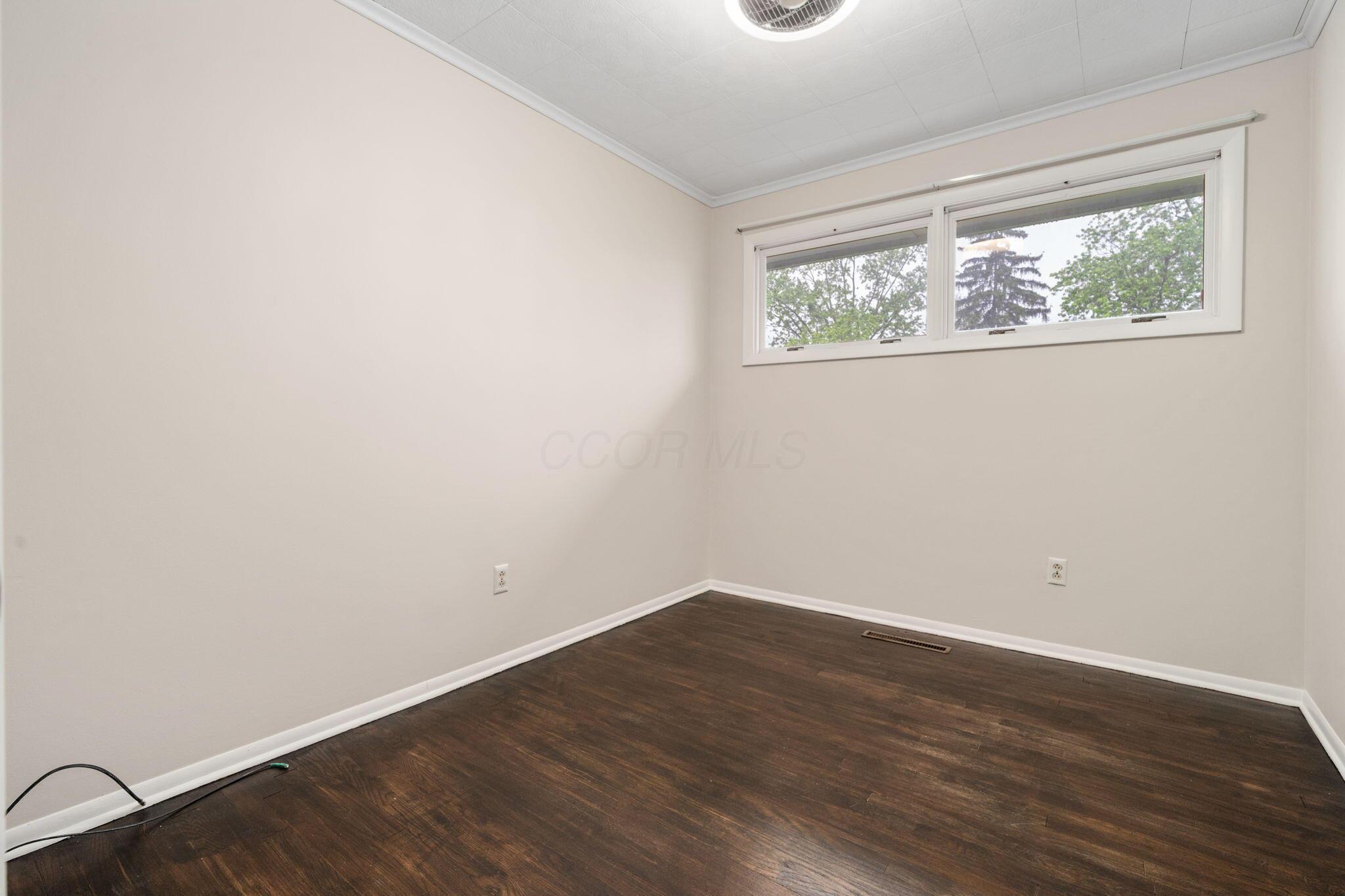 992 S Hague Avenue Property Photo 19