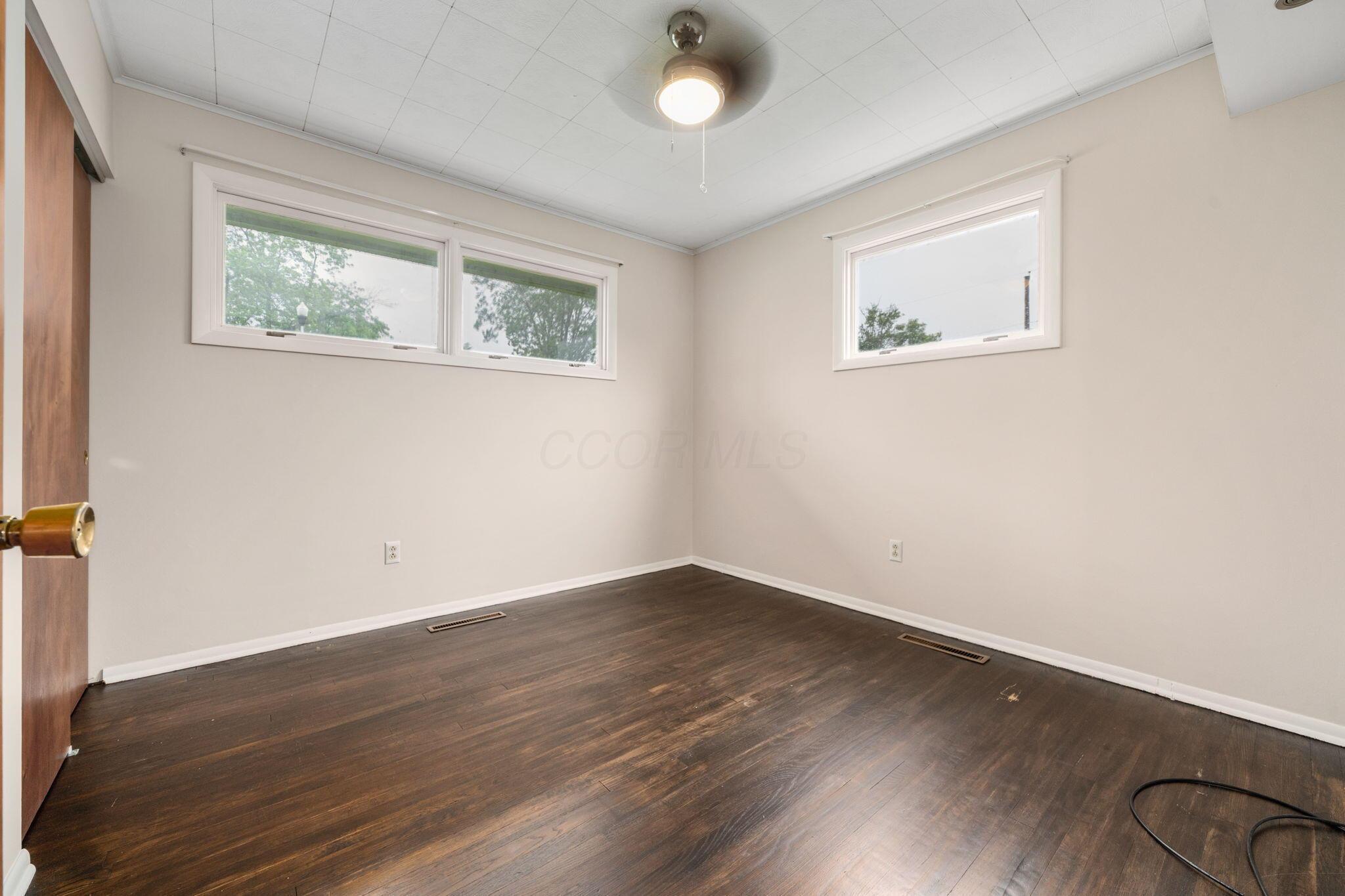 992 S Hague Avenue Property Photo 21