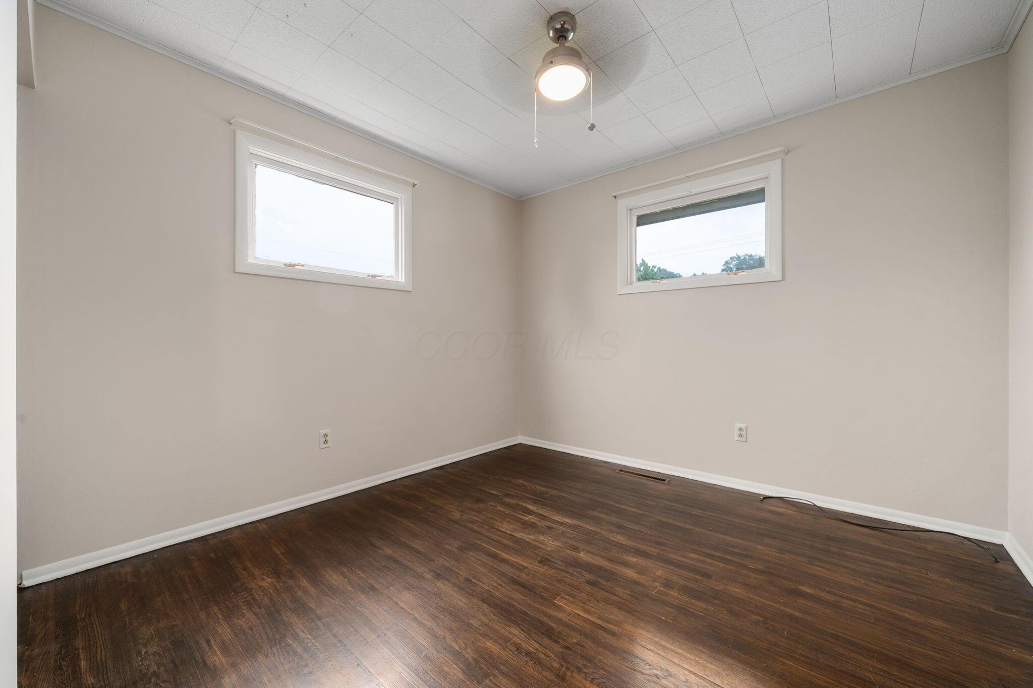 992 S Hague Avenue Property Photo 23