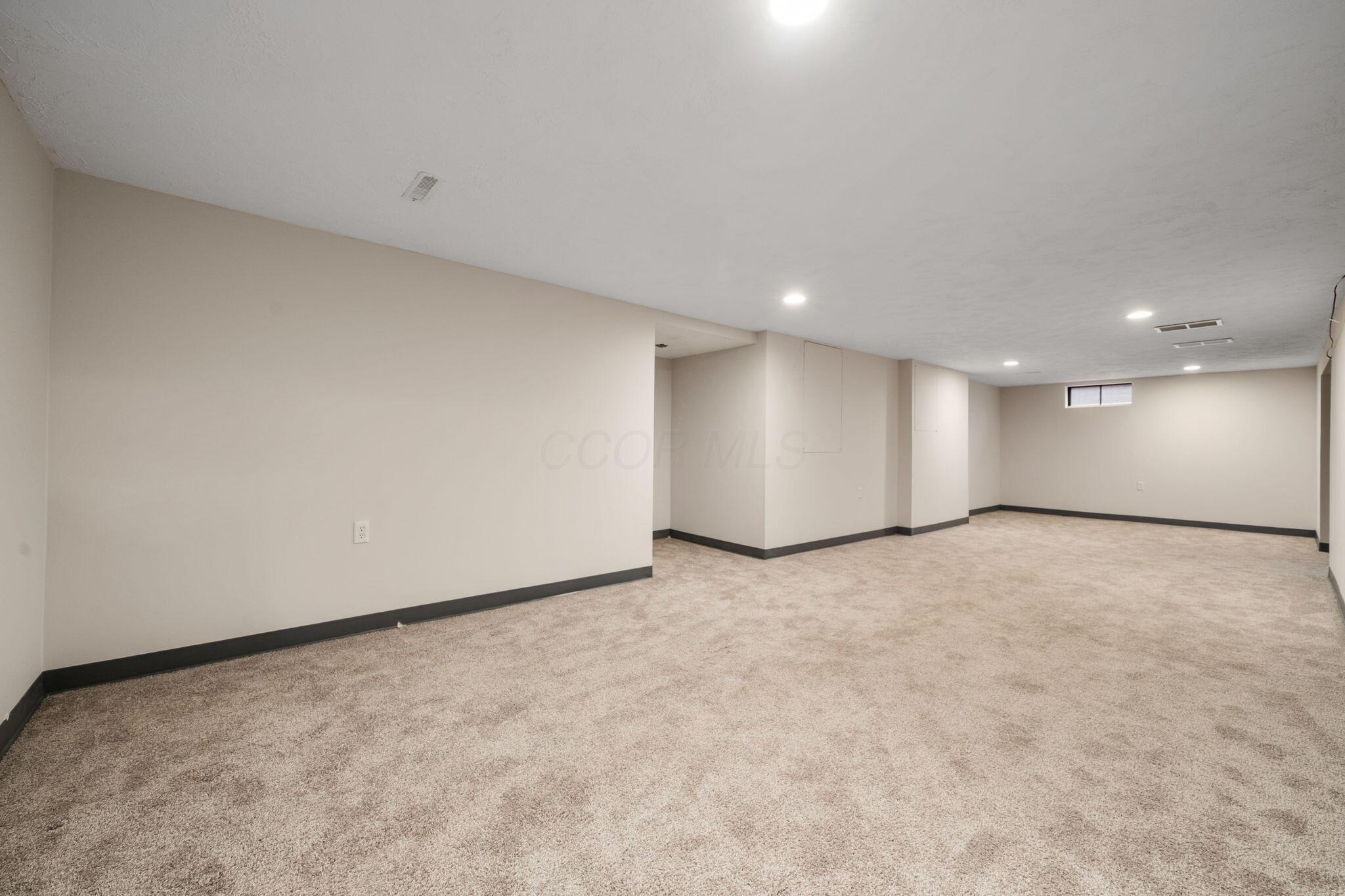 992 S Hague Avenue Property Photo 28
