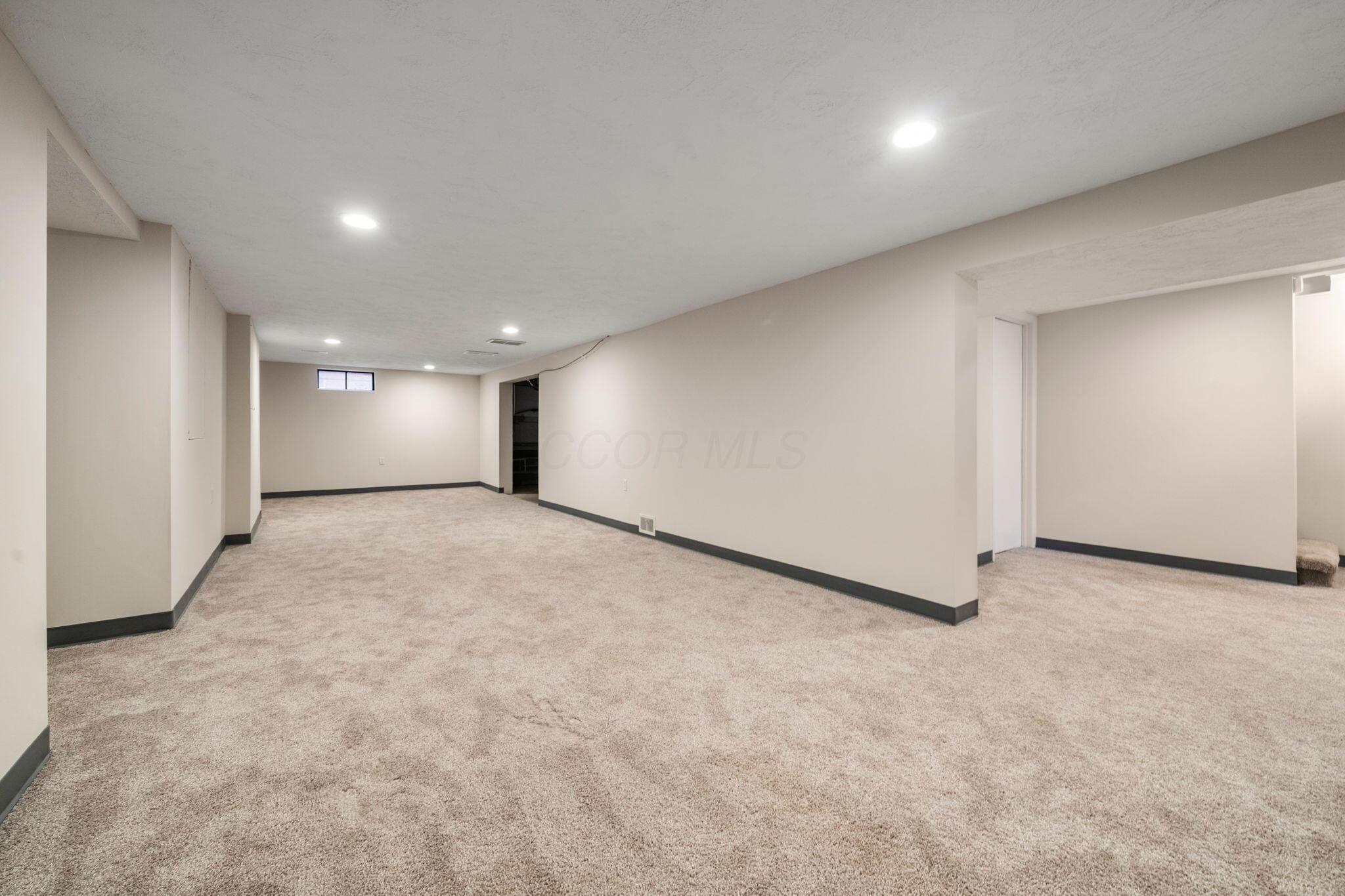 992 S Hague Avenue Property Photo 31