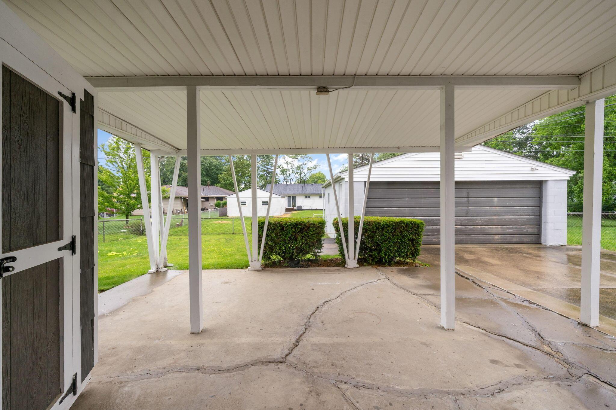 992 S Hague Avenue Property Photo 36