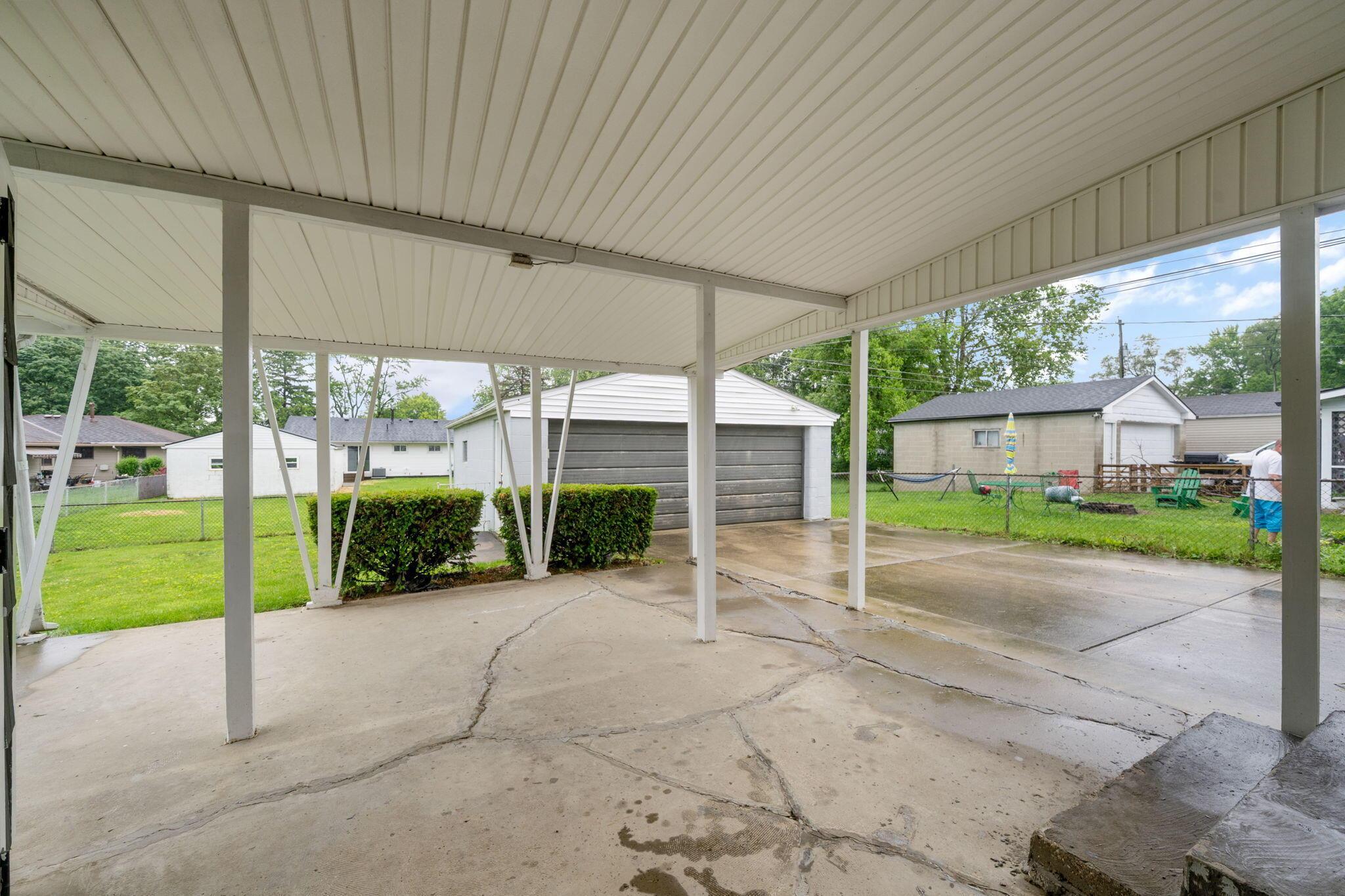 992 S Hague Avenue Property Photo 37