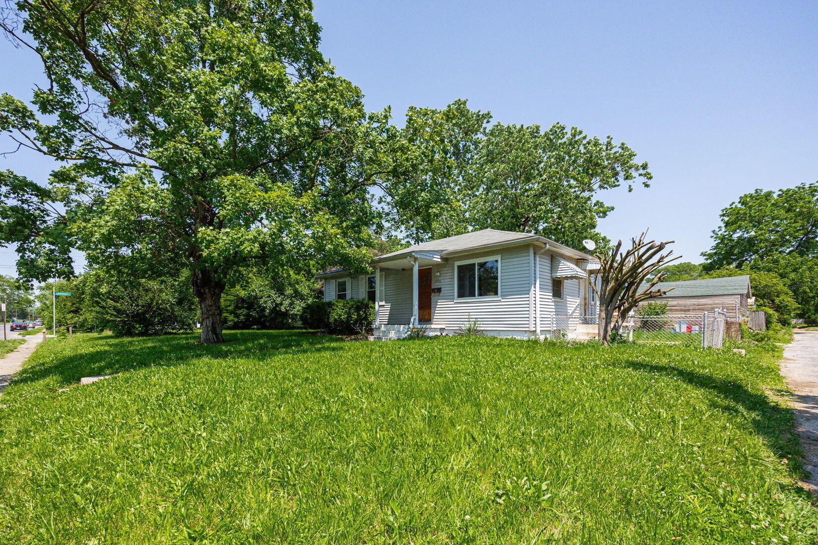 1900 S Champion Avenue Property Photo 3